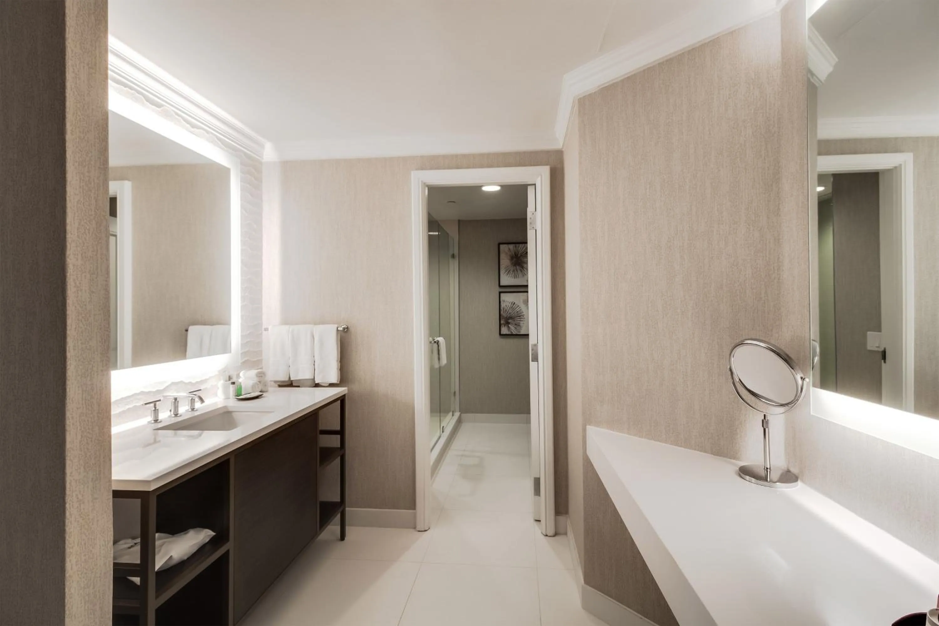 Bathroom, Bed in The Westin New Orleans