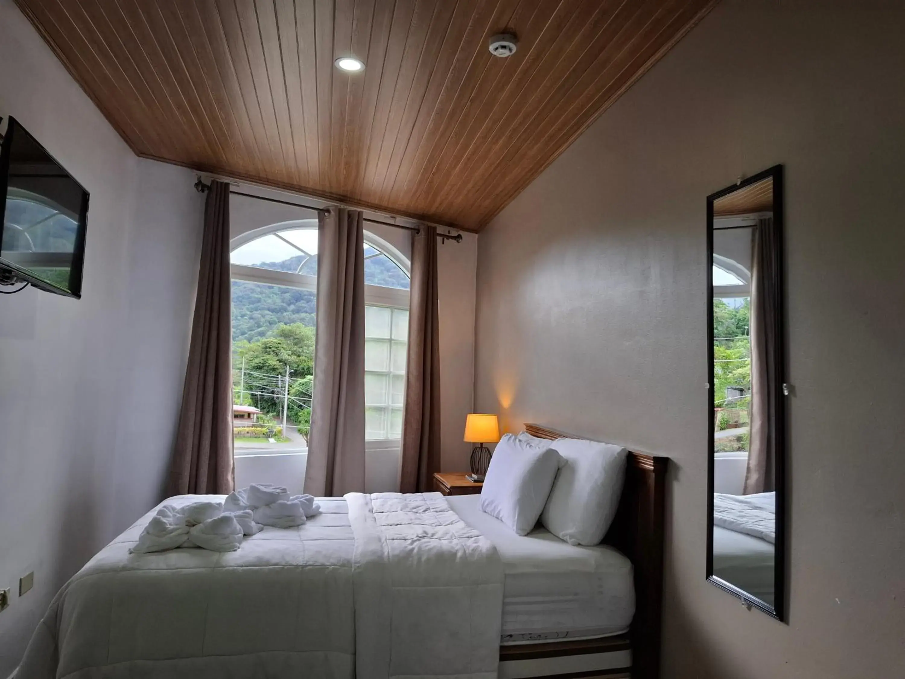 Double Room with Full Bed and Single Bed in Hotel La Casa de la Abuela Double Room with Full Bed and Single Bed in Hotel La Casa de la Abuela