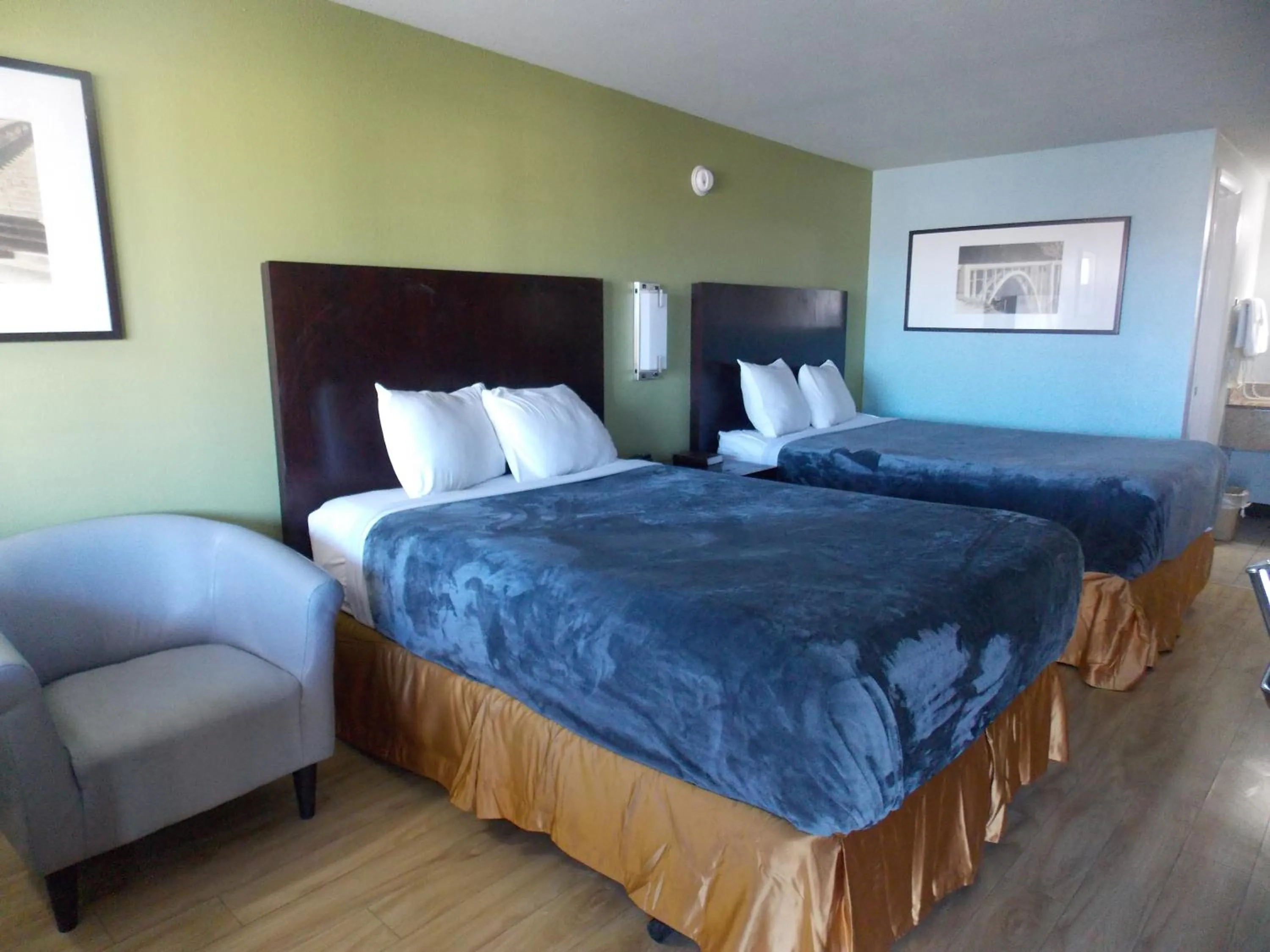 Bedroom, Bed in Augusta Best Inn