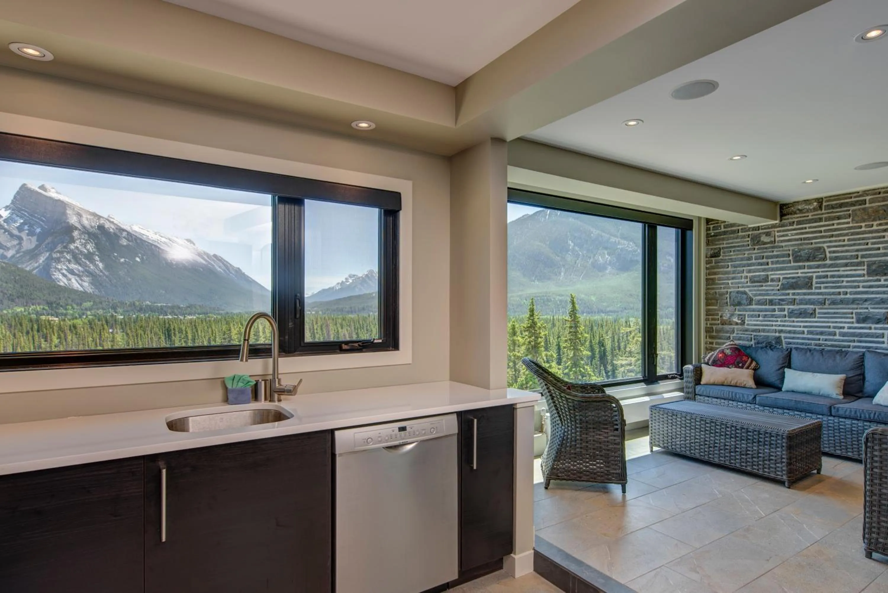 Kitchen or kitchenette in The Juniper Hotel & Bistro