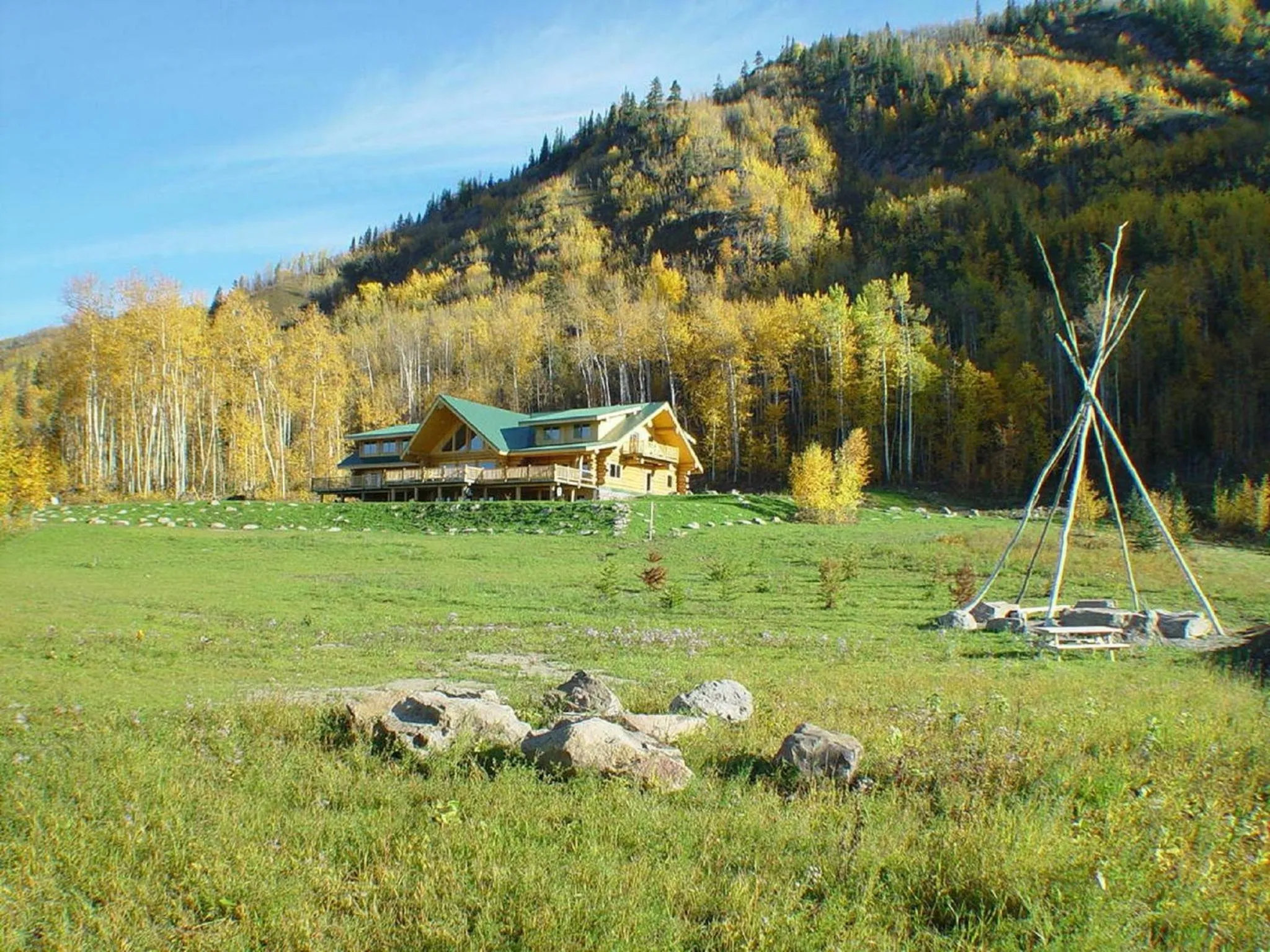 Property building in Williston Lake Resort