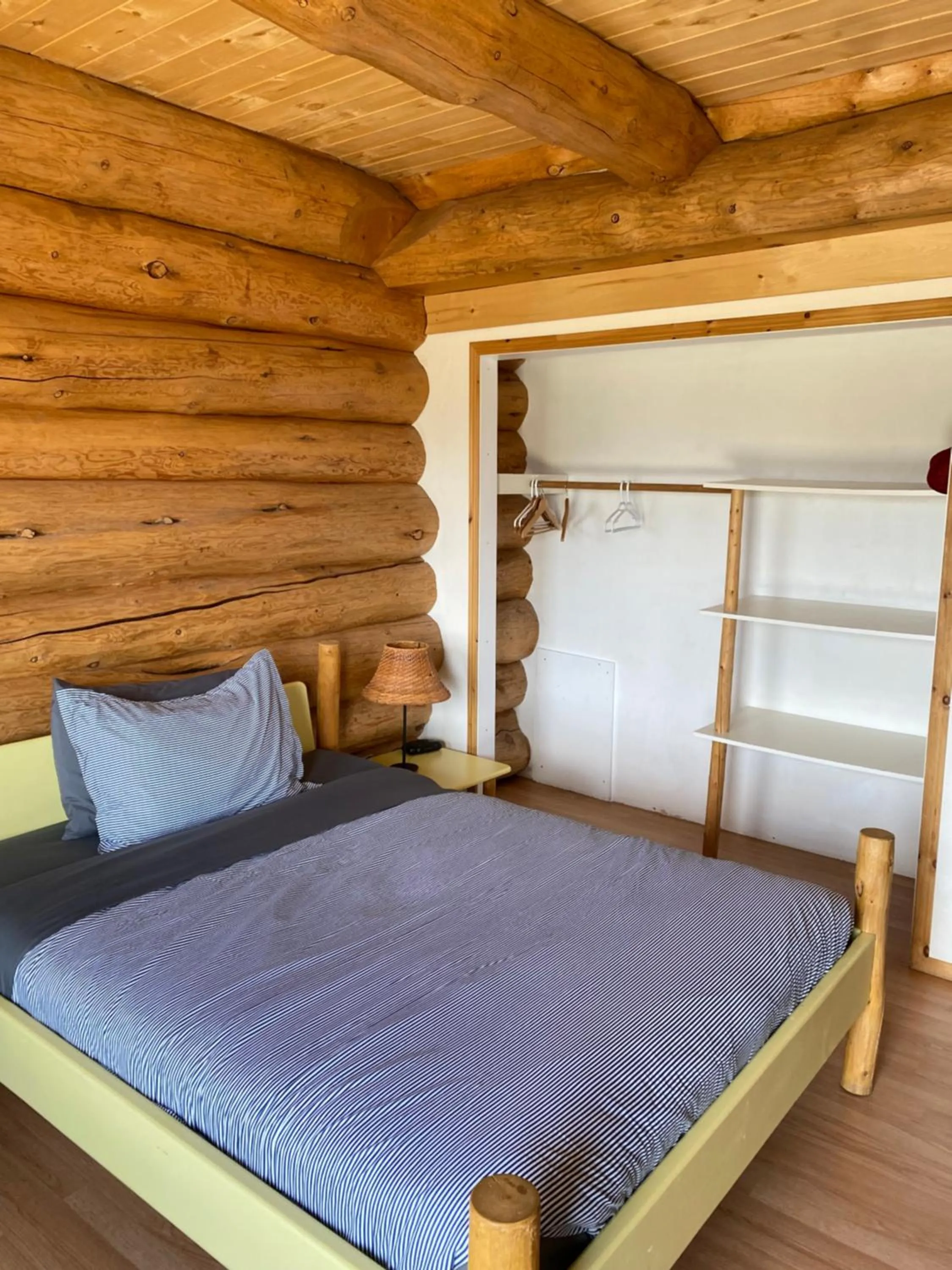 Bedroom, Bed in Williston Lake Resort