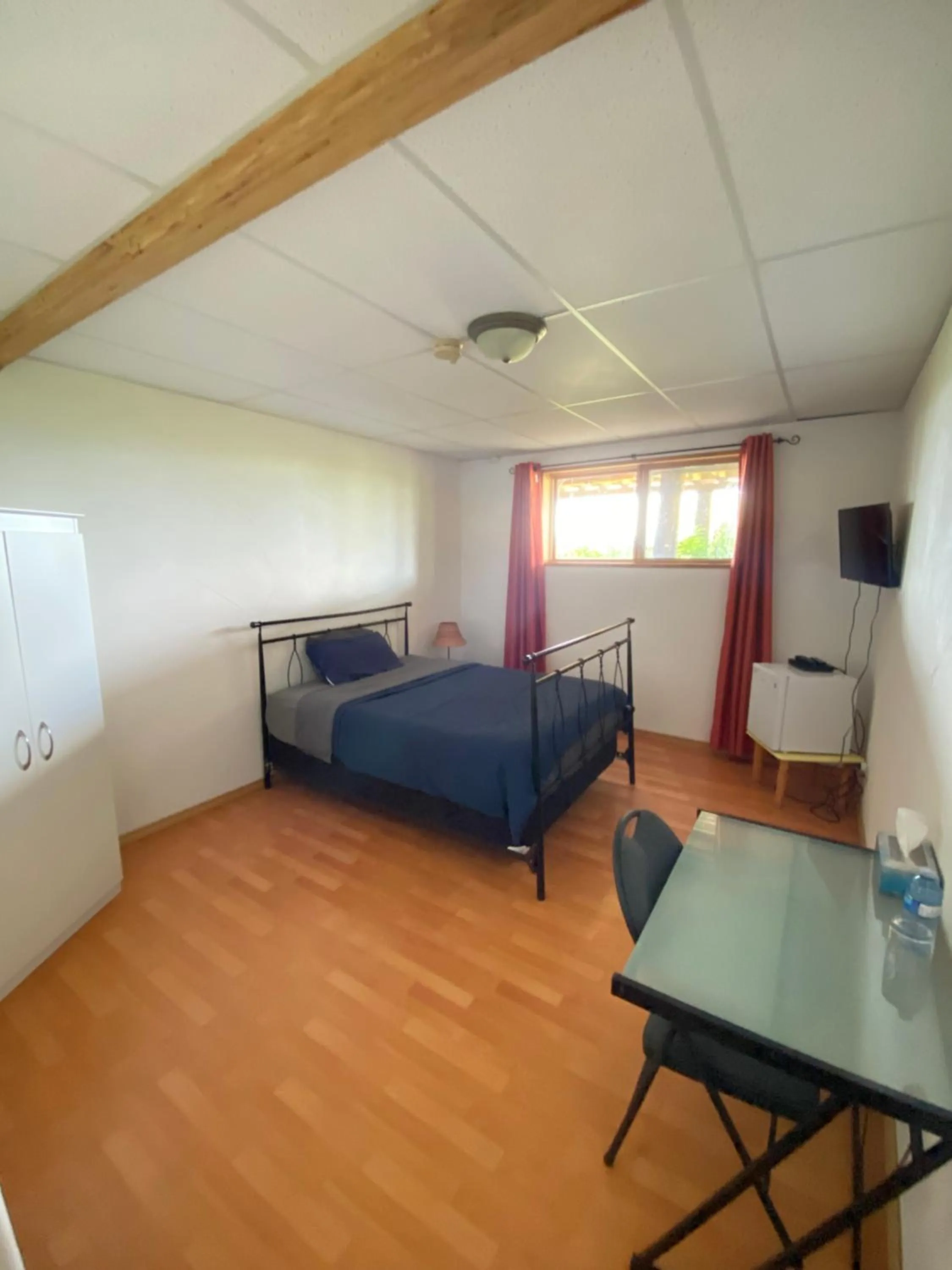 Photo of the whole room, Bed in Williston Lake Resort