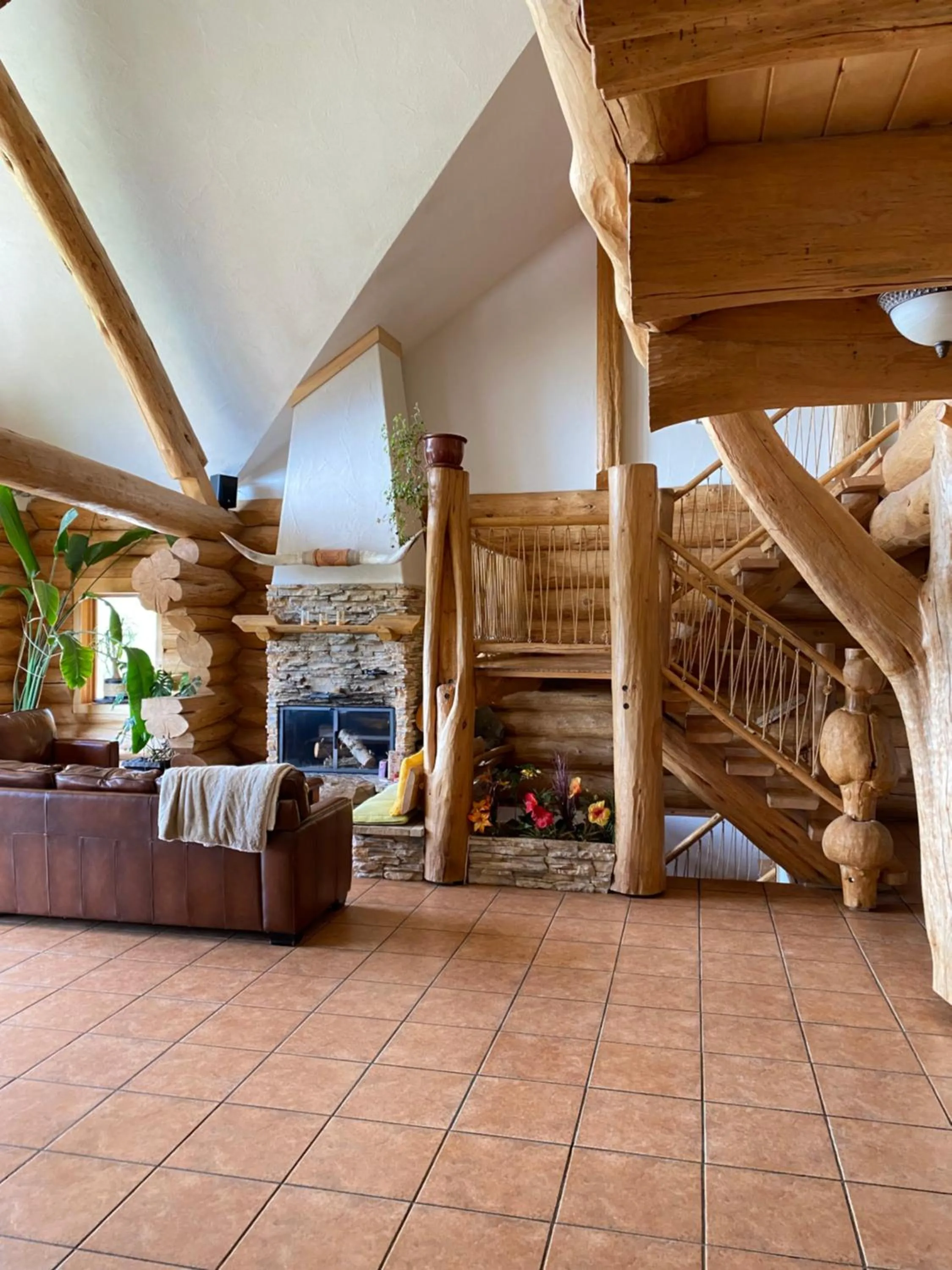 Communal lounge/ TV room in Williston Lake Resort