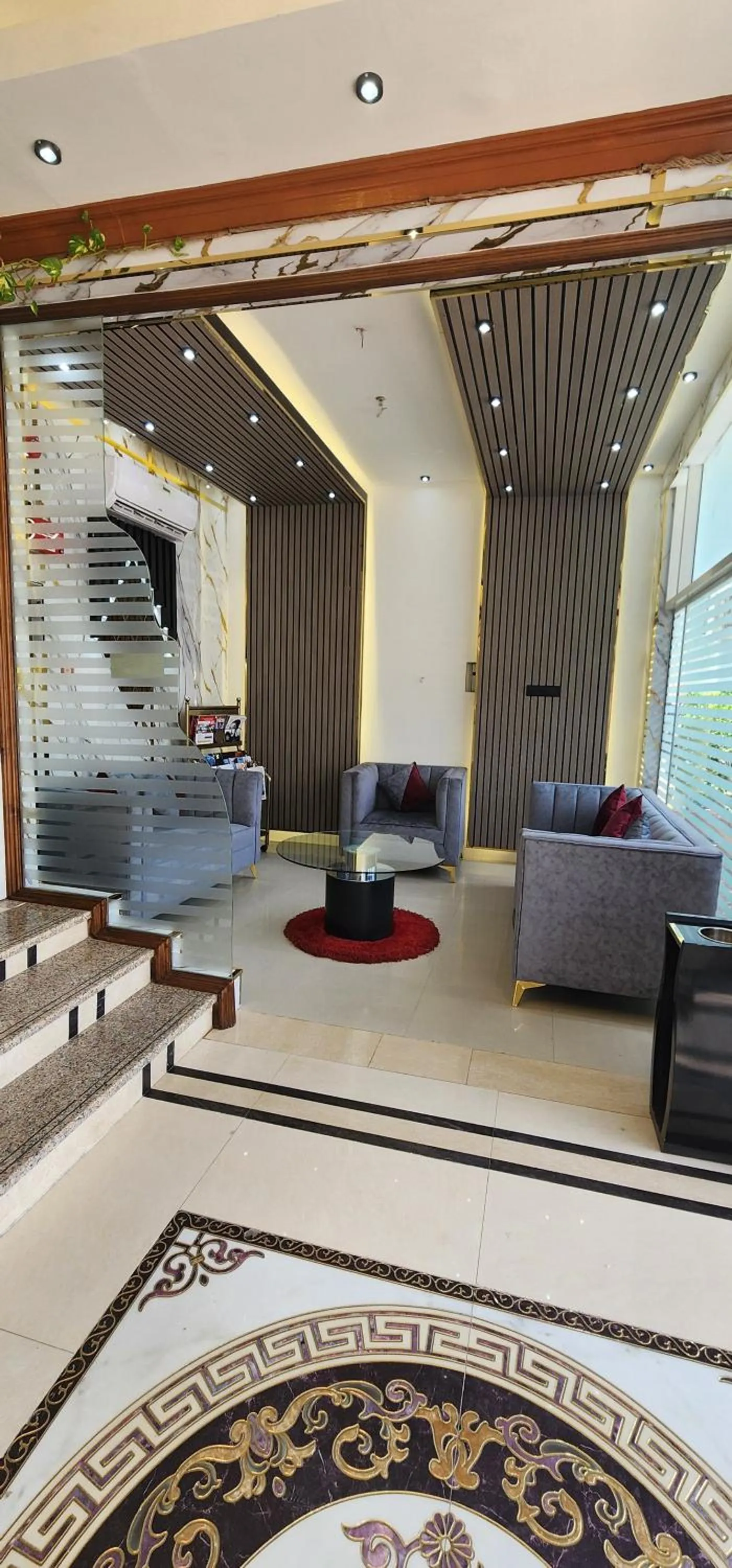 Lobby or reception in Al Smou Hotel Apartments - MAHA HOSPITALITY GROUP