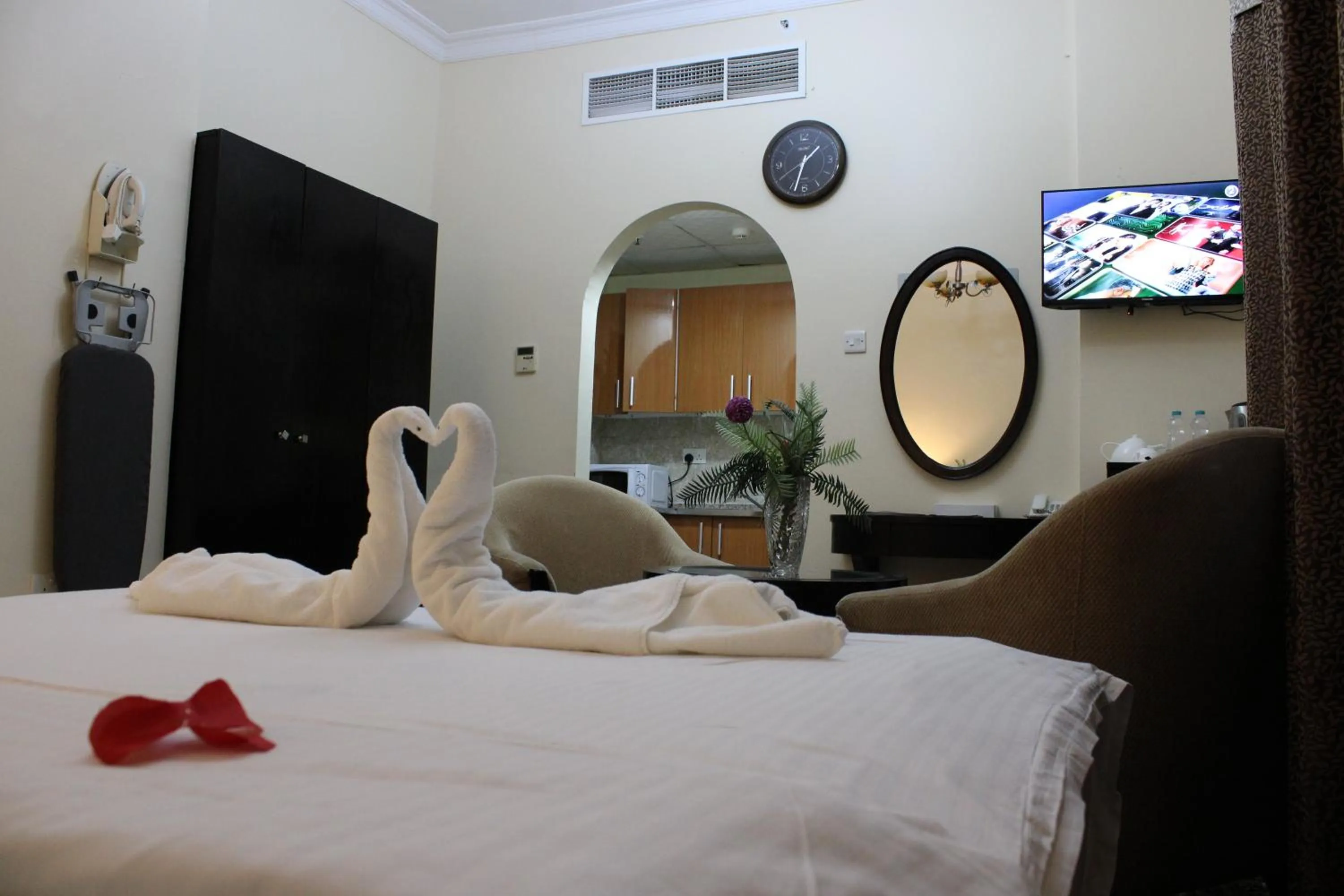 Bedroom, Bed in Al Smou Hotel Apartments - MAHA HOSPITALITY GROUP
