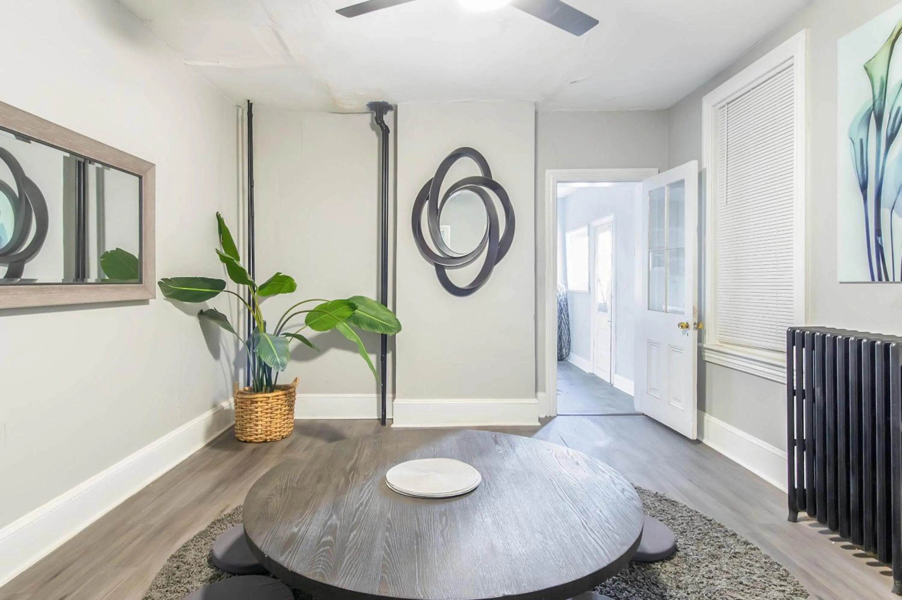 Philly Coed Dorm!! 15 Min Train to Center City!!