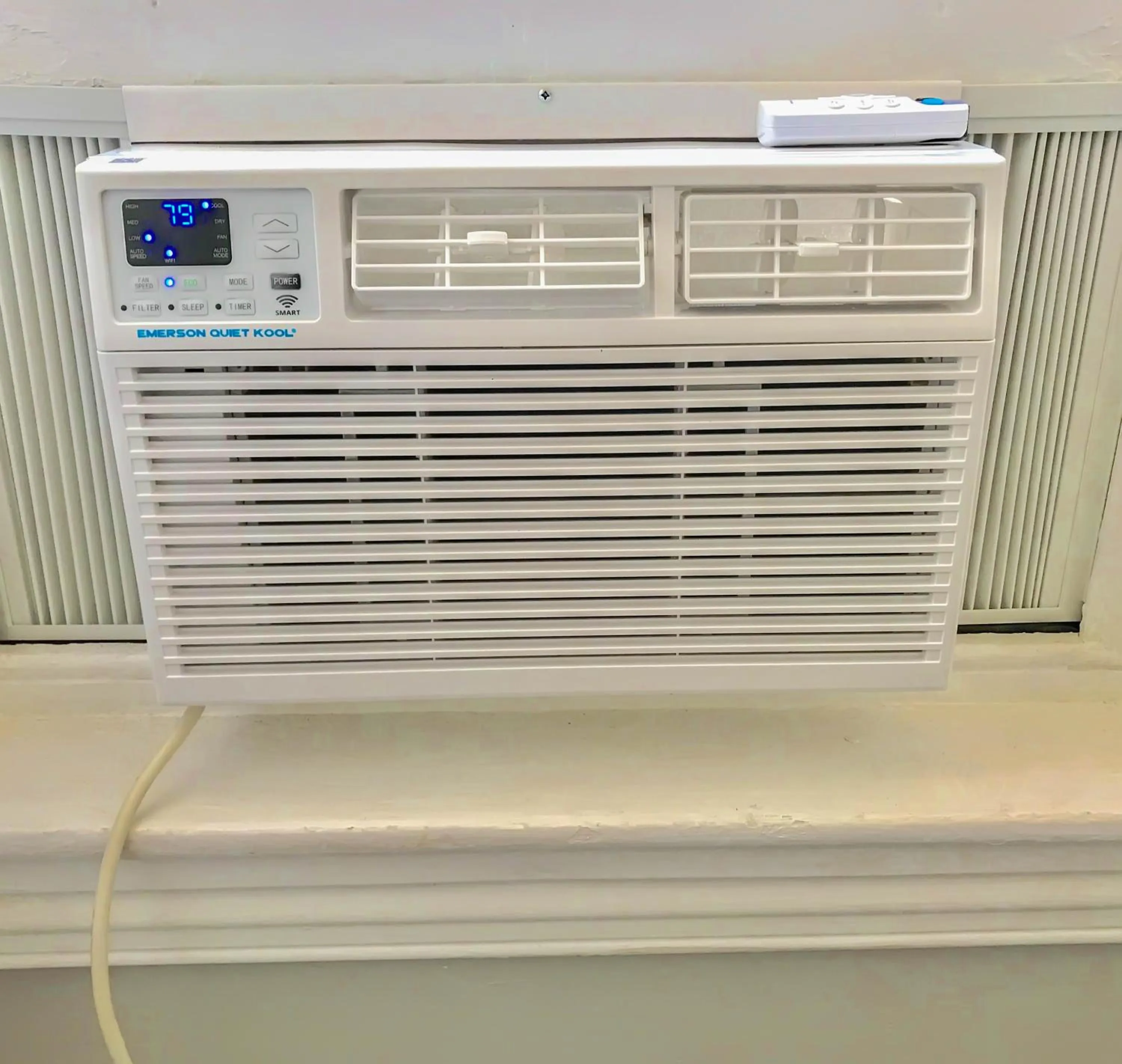 Philly Coed Dorm!! 15 Min Train to Center City!!