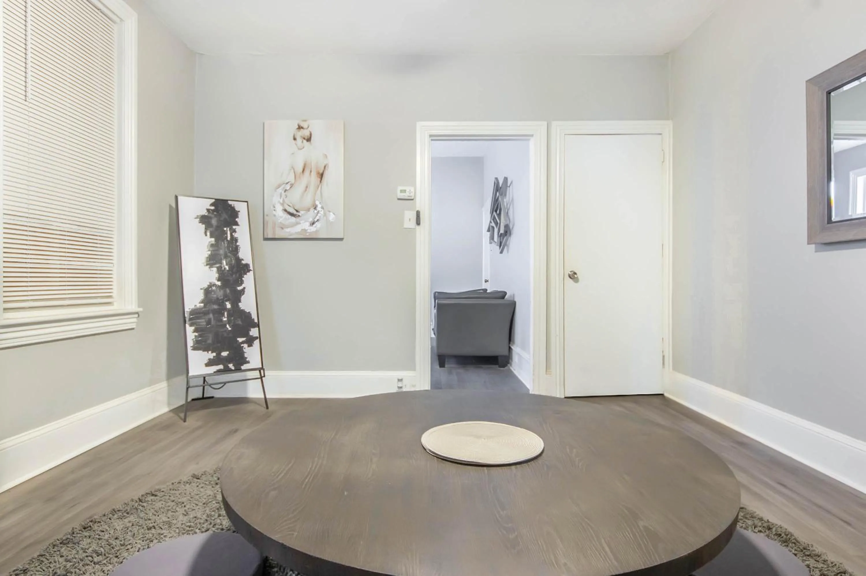 Philly Coed Dorm!! 15 Min Train to Center City!!