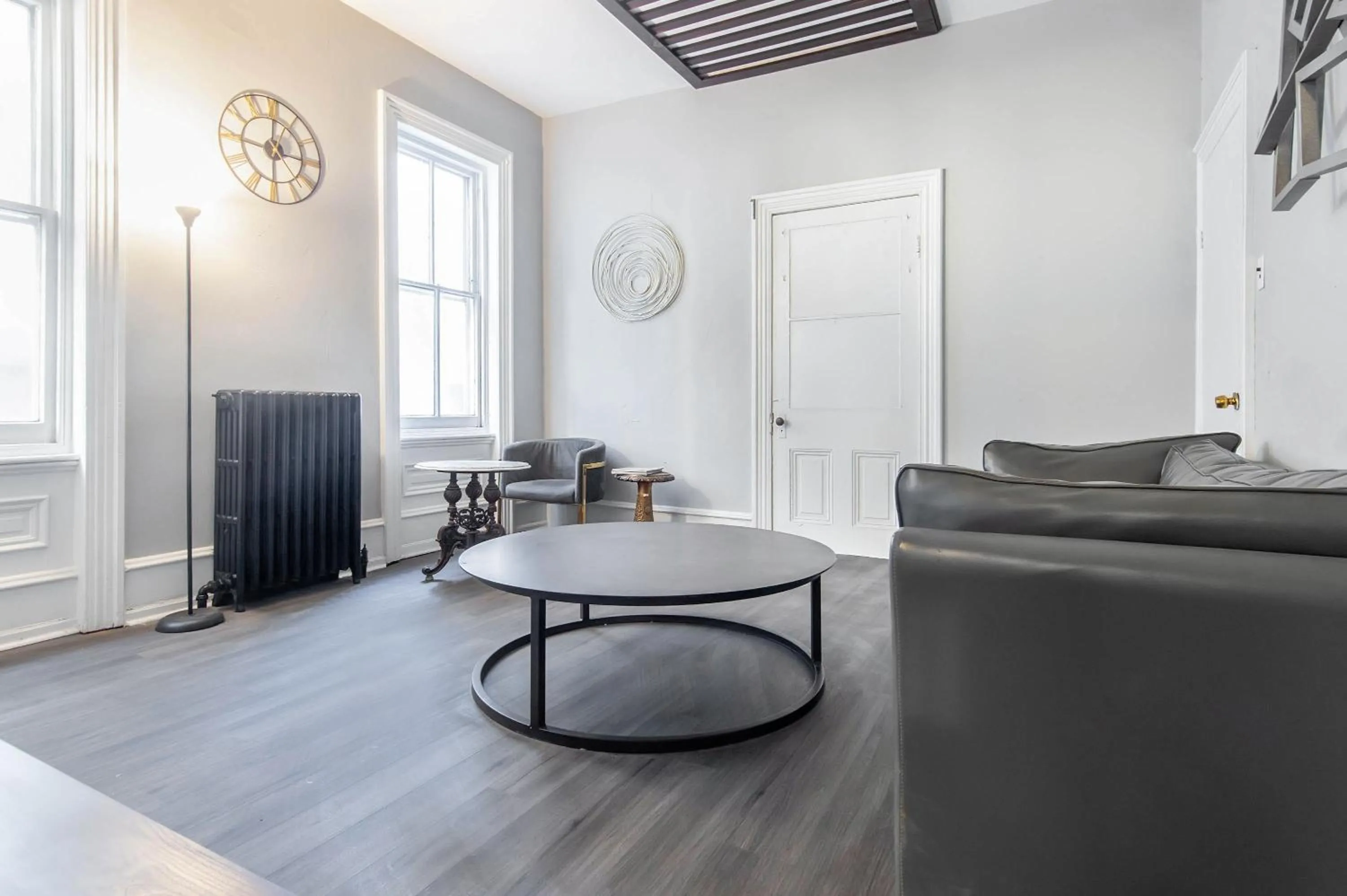 Philly Coed Dorm!! 15 Min Train to Center City!!