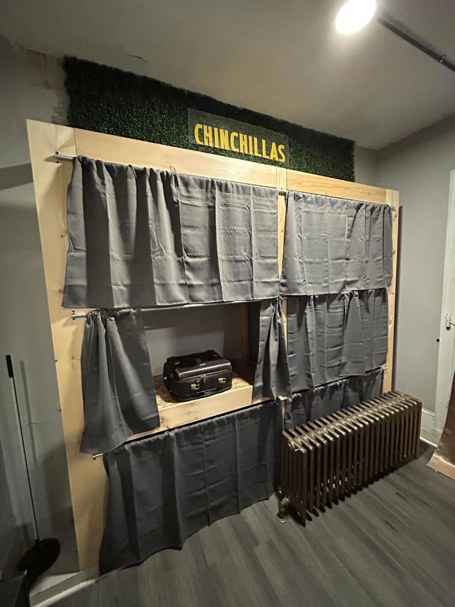 Bed in Philly Coed Dorm!! 15 Min Train to Center City!!