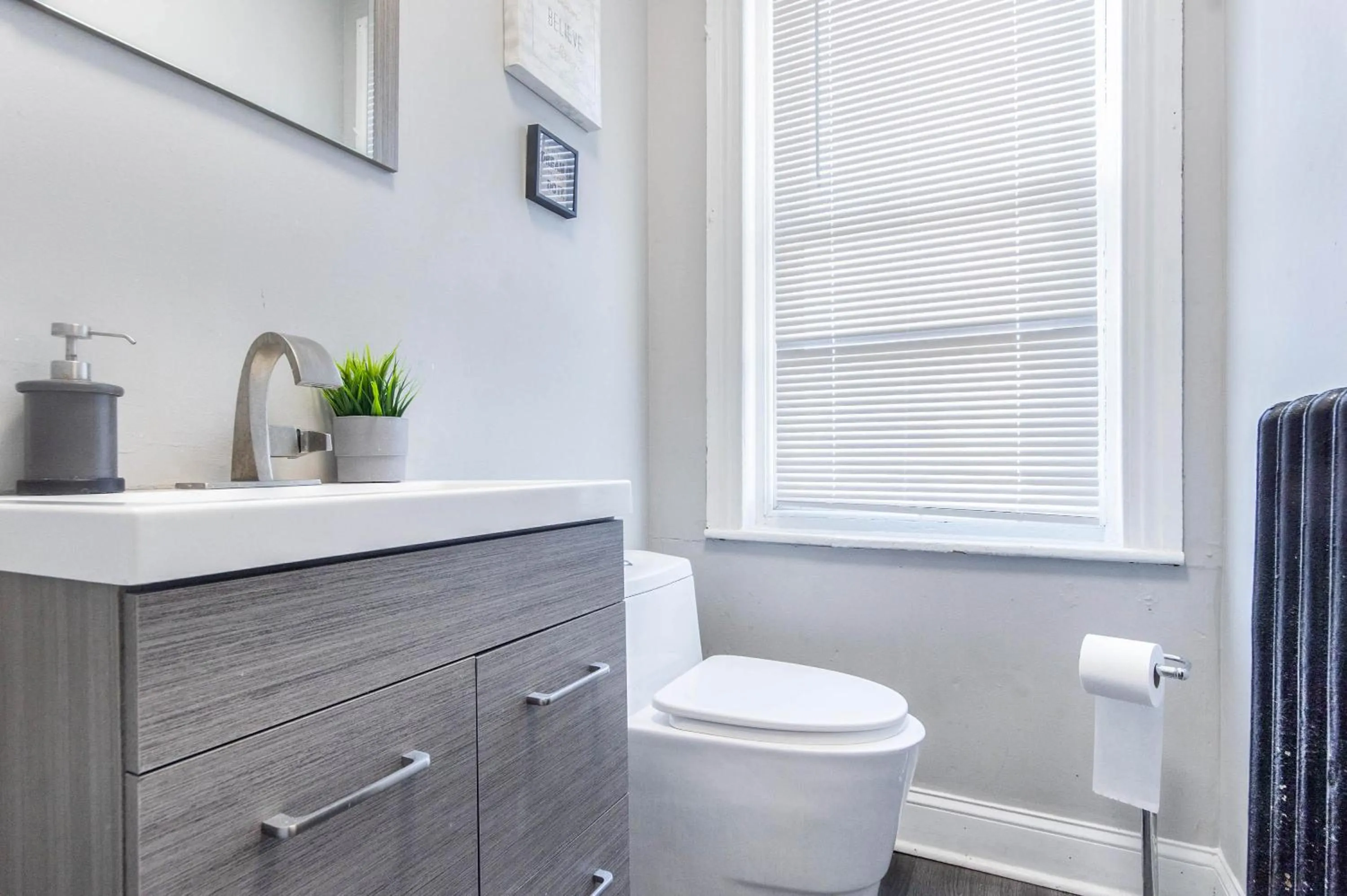 Philly Coed Dorm!! 15 Min Train to Center City!!