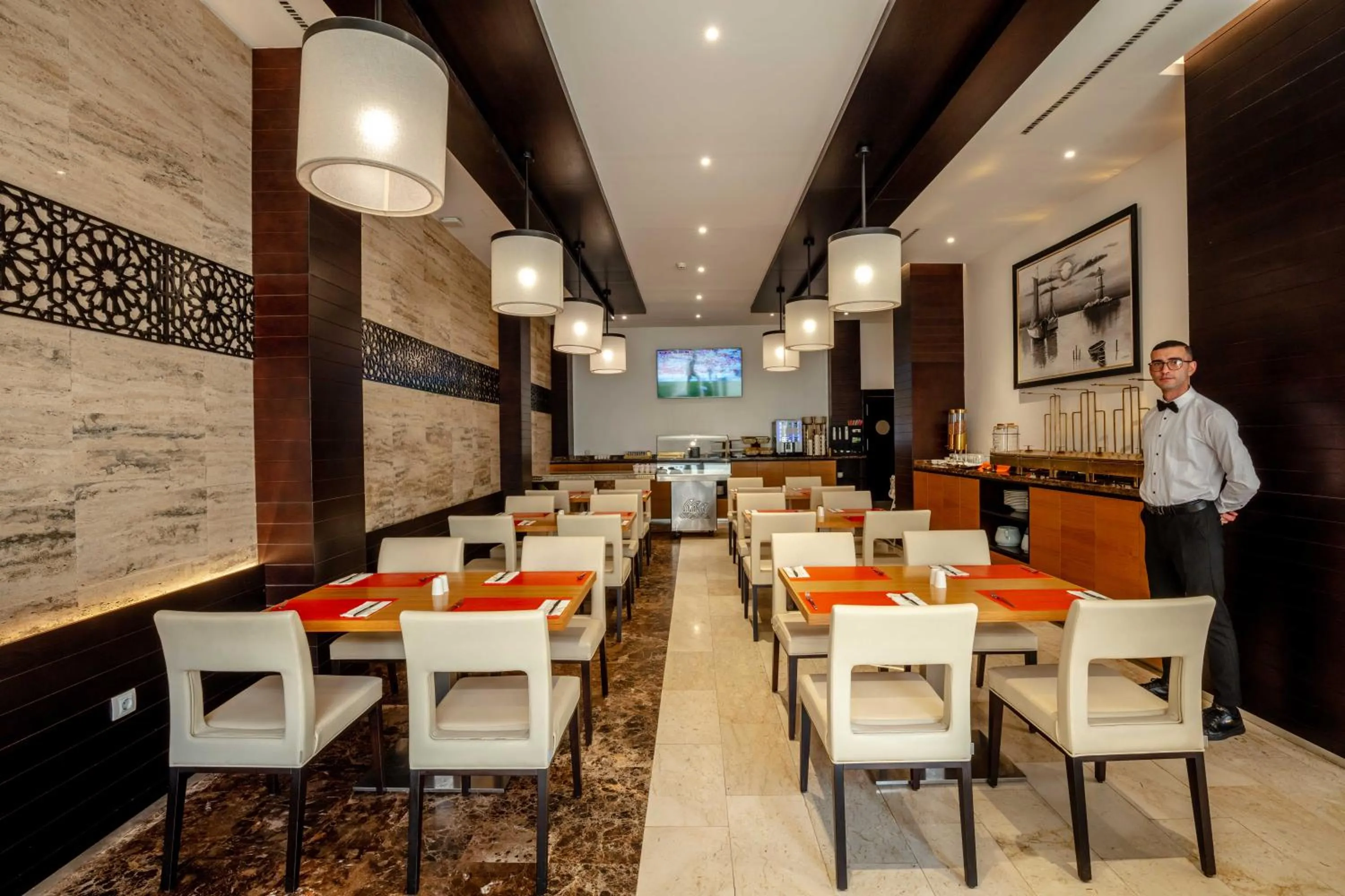 Restaurant/places to eat in Hotel Best Night 2