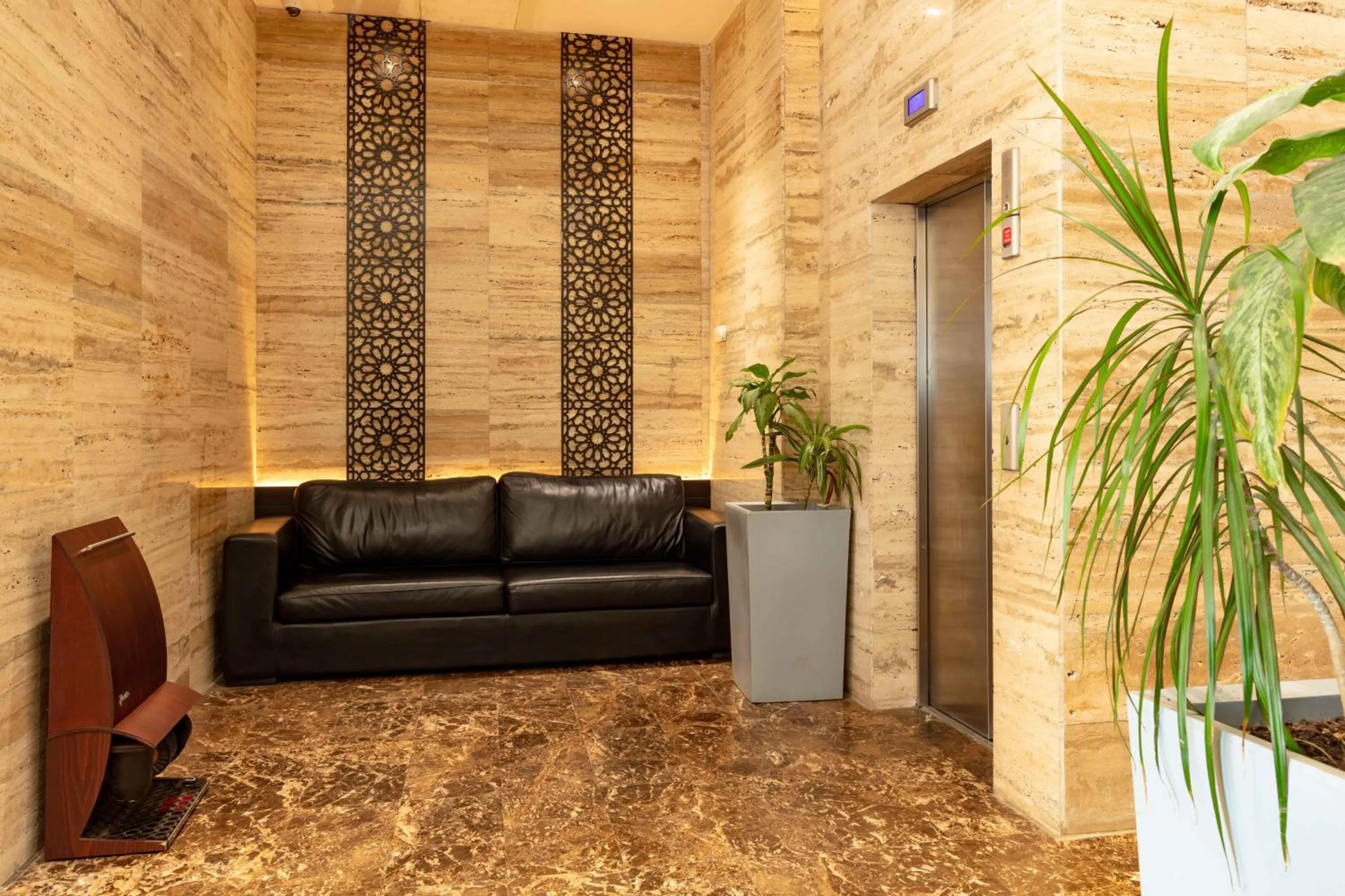 Lobby or reception in Hotel Best Night 2