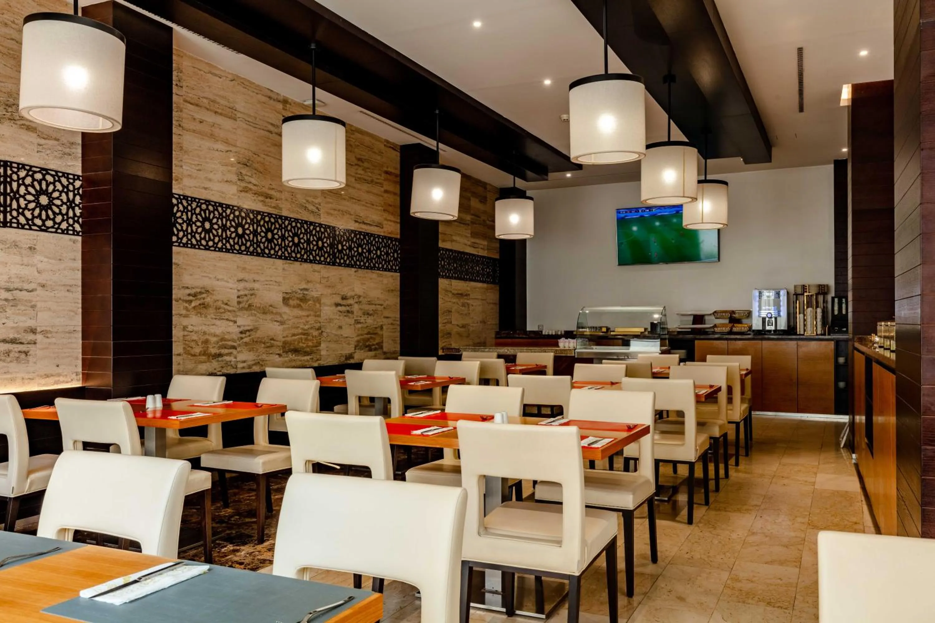 Restaurant/places to eat in Hotel Best Night 2