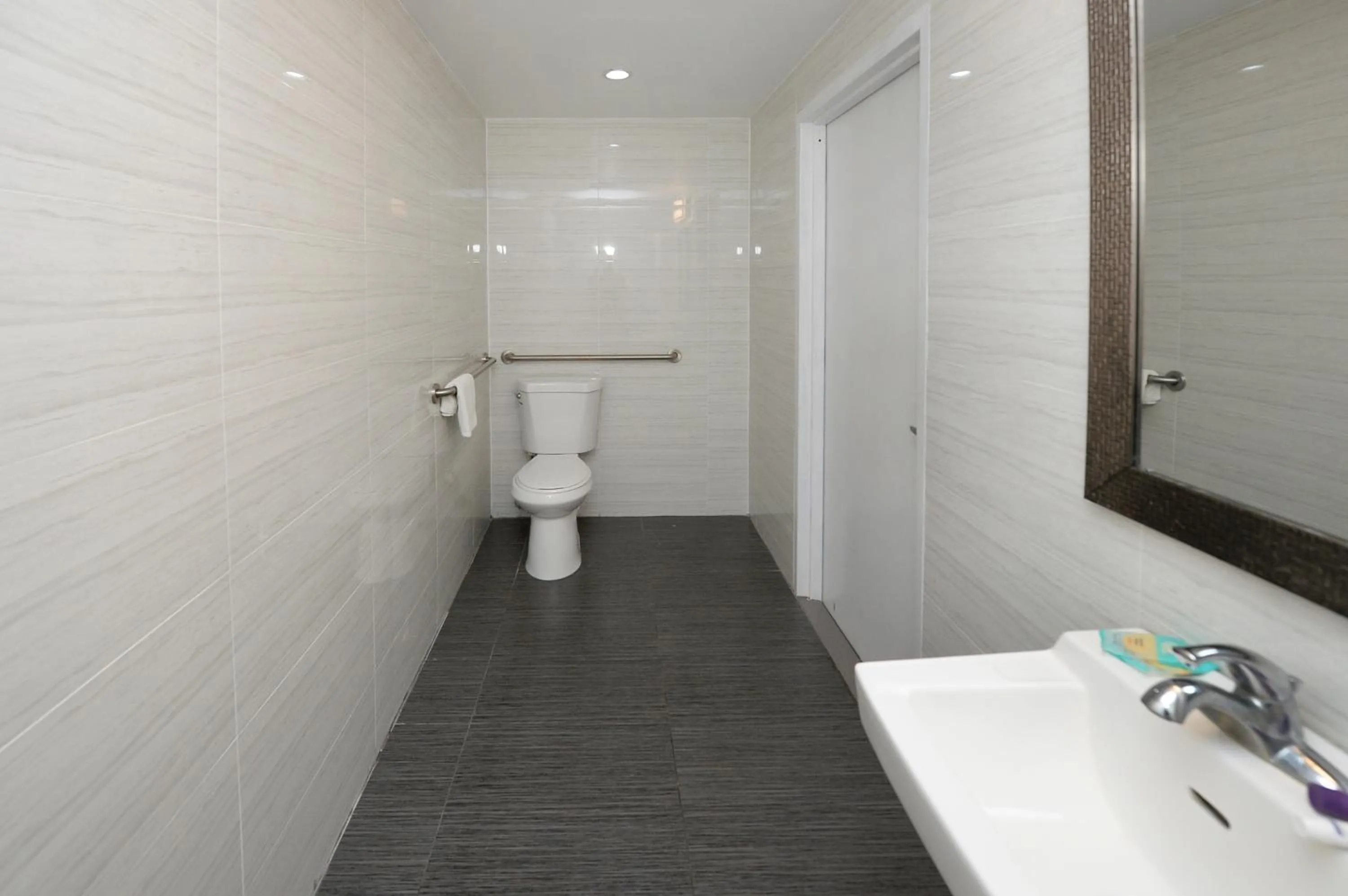 Shower in Americas Best Value Inn at Central Valley-Woodbury