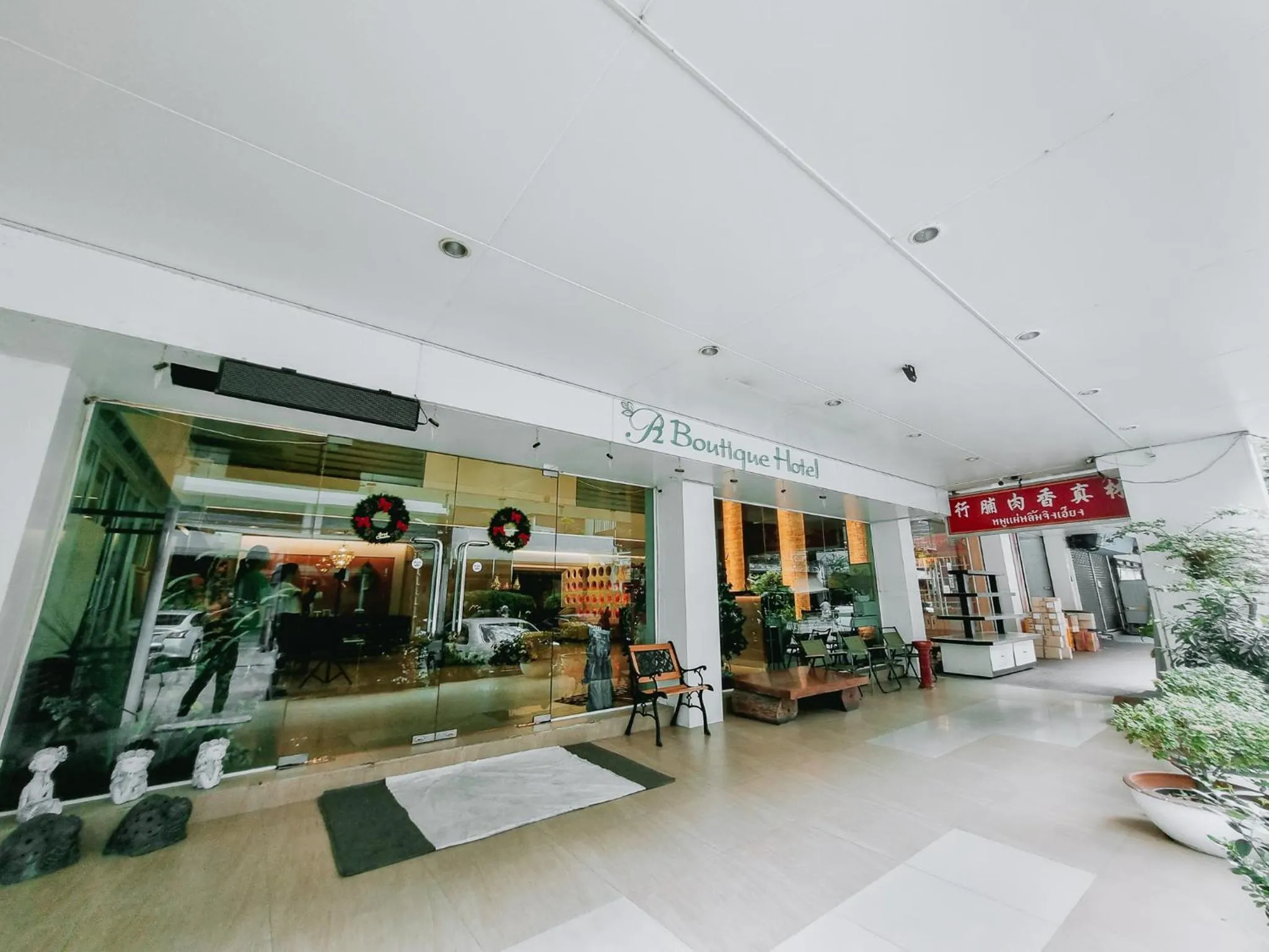 Facade/entrance in P2 Boutique