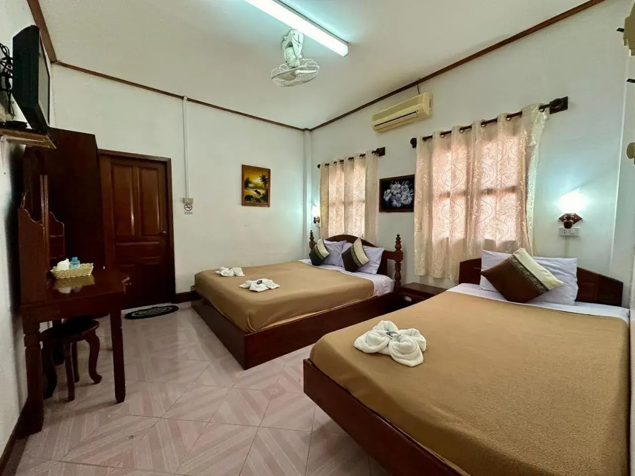 Standard Triple Room in Rattana Guesthouse Standard Triple Room in Rattana Guesthouse