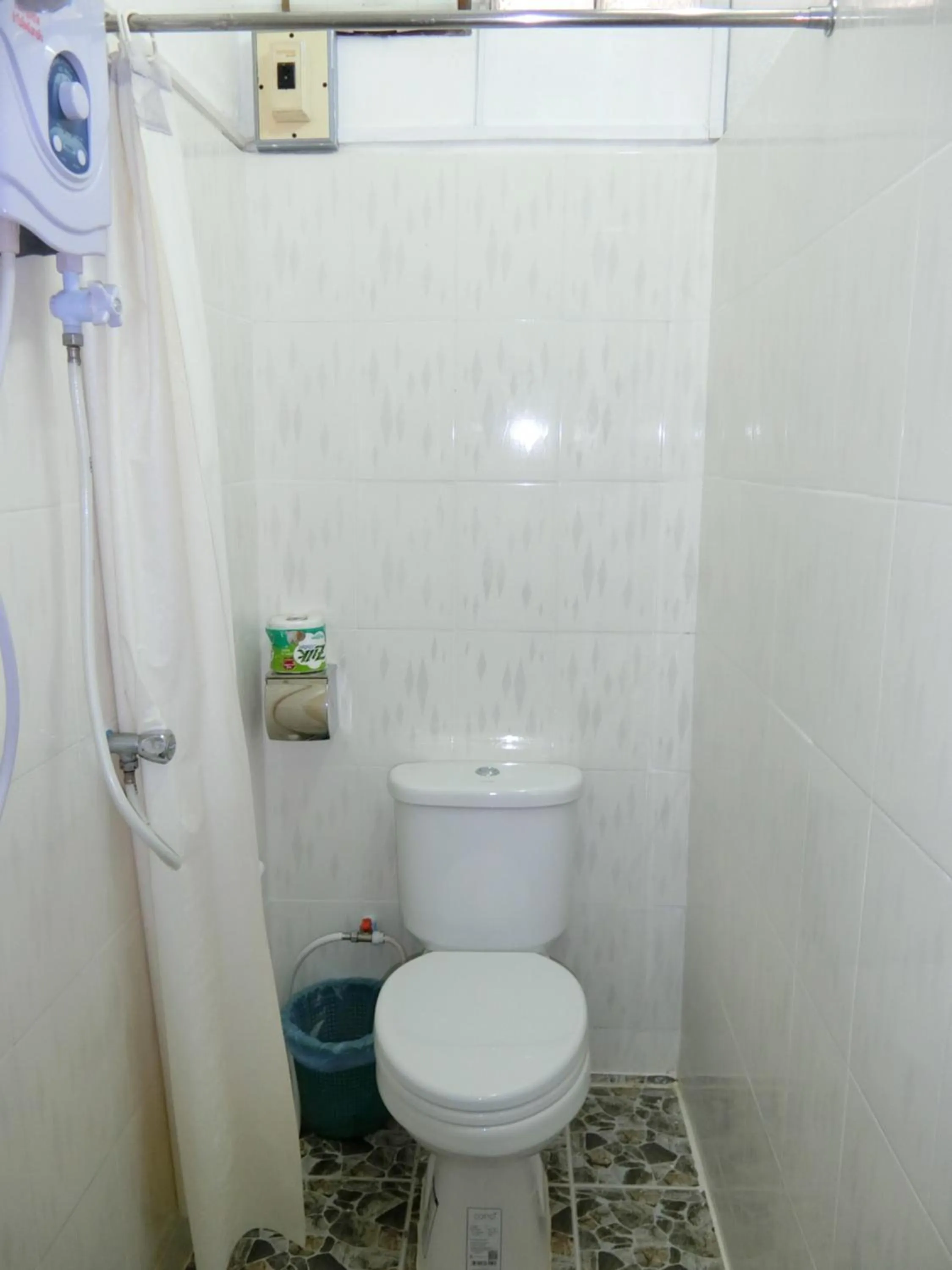 Toilet in Rattana Guesthouse