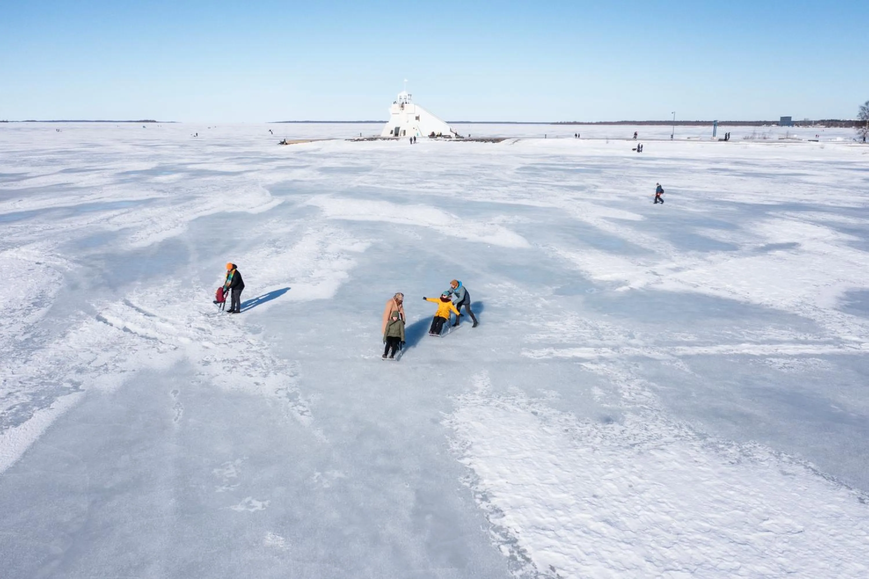 People in Nallikari Seaside Cottages