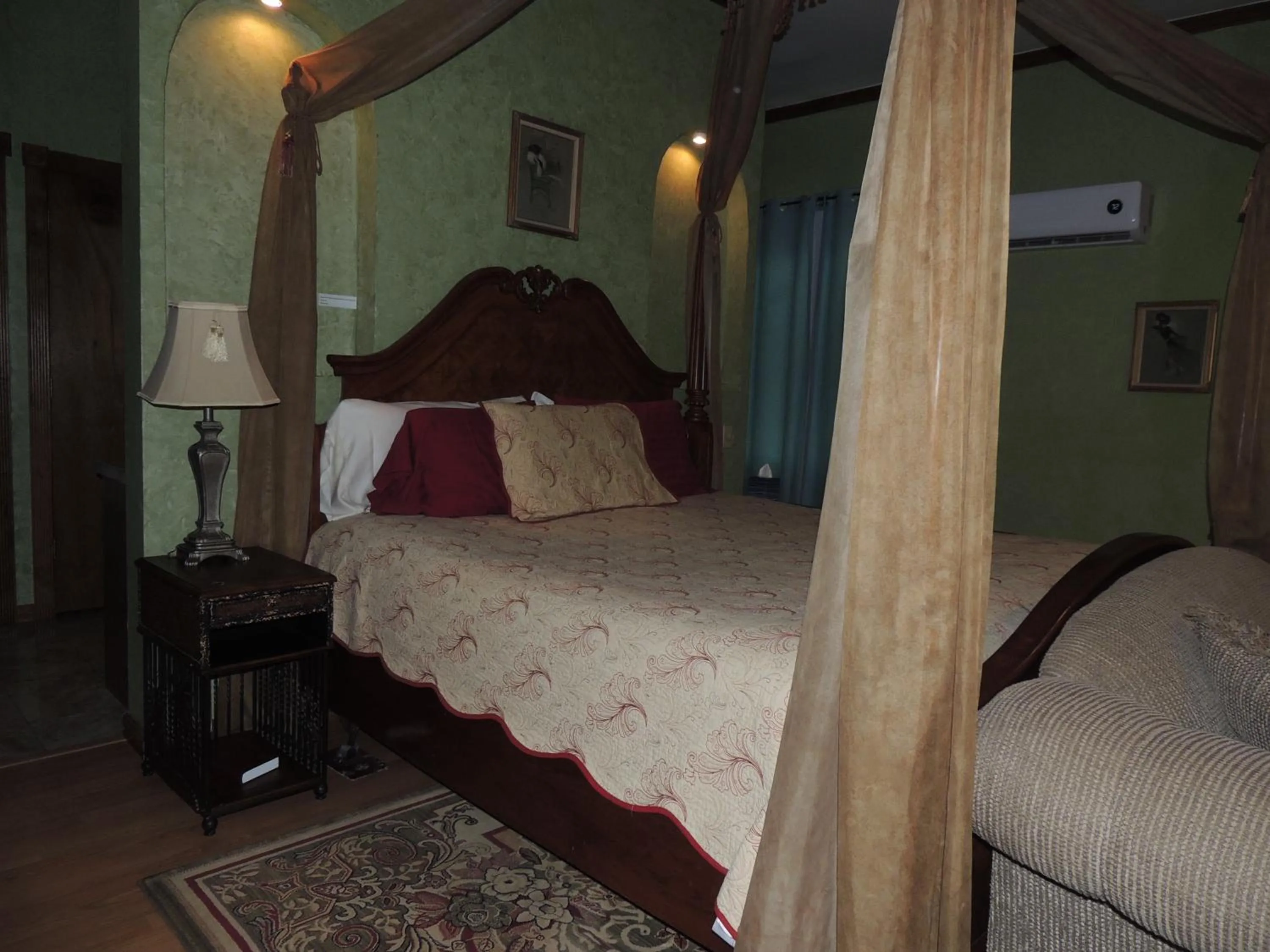 Bed in The Whispering Pines Inn