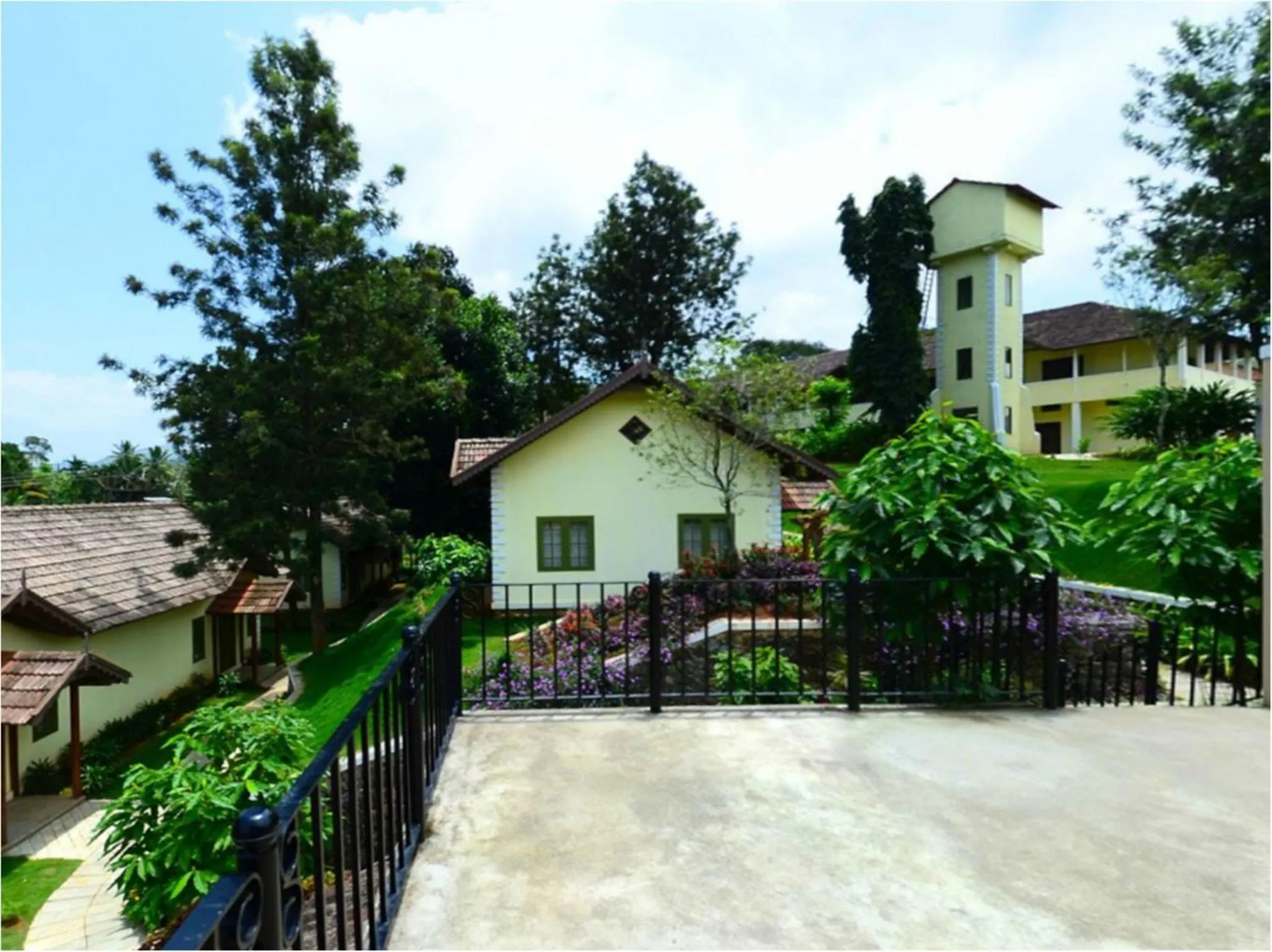 Garden view in Springdale Heritage