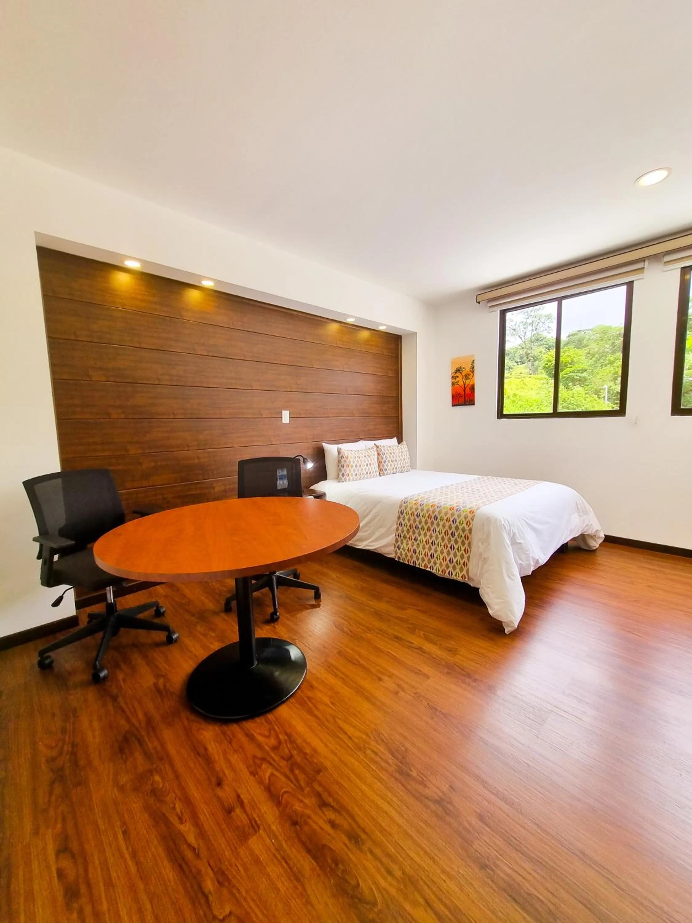 Photo of the whole room, Bed in Burbi Lake Lodge Monteverde