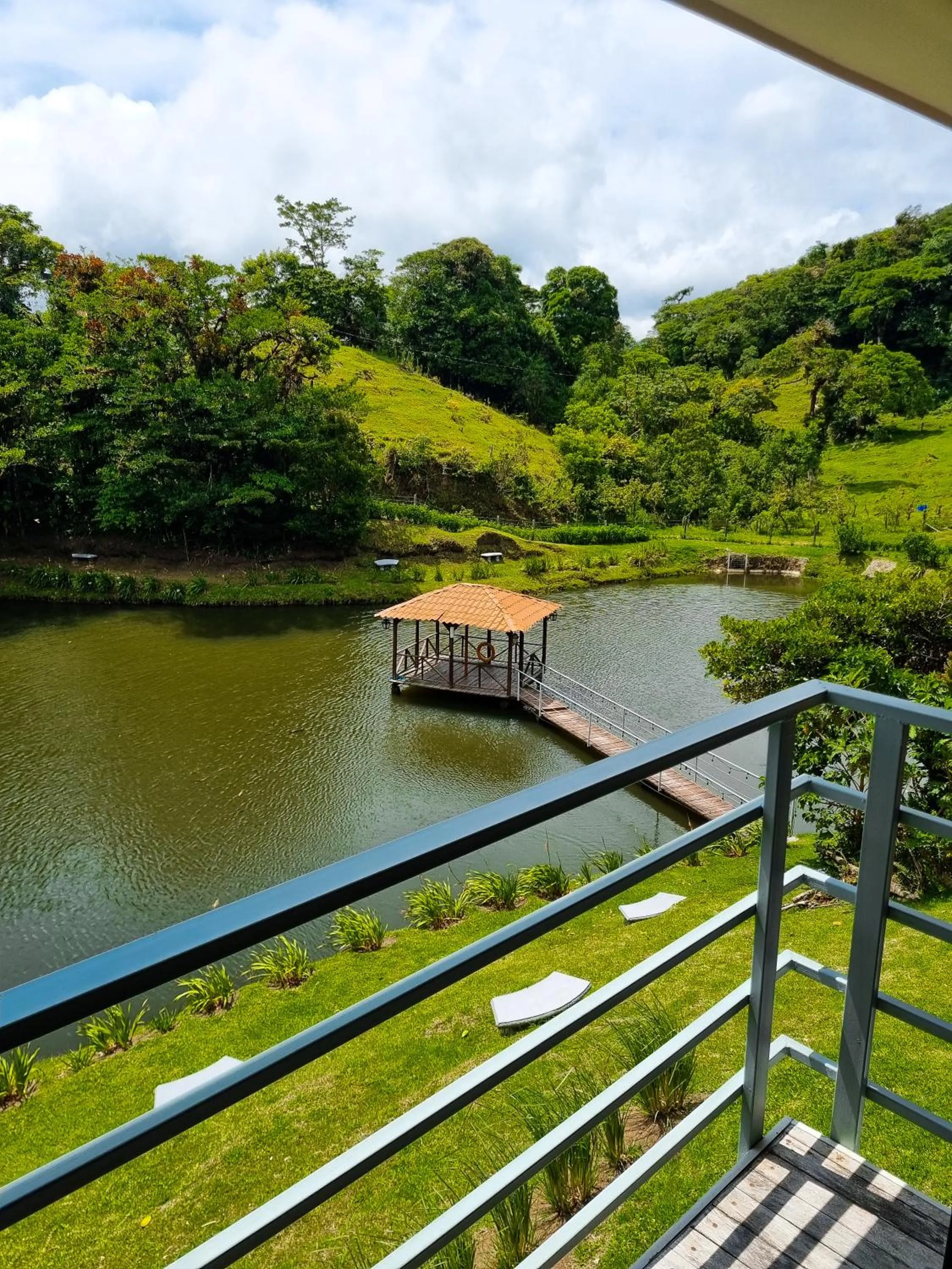 Natural landscape in Burbi Lake Lodge Monteverde