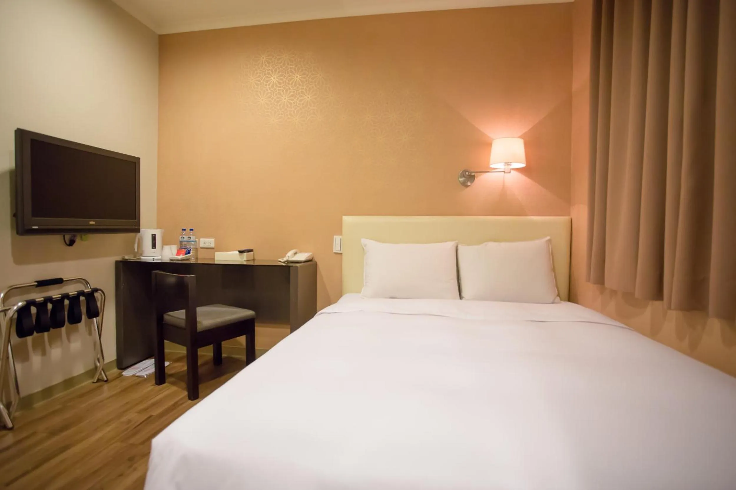 Photo of the whole room, Bed in Garden Hotel