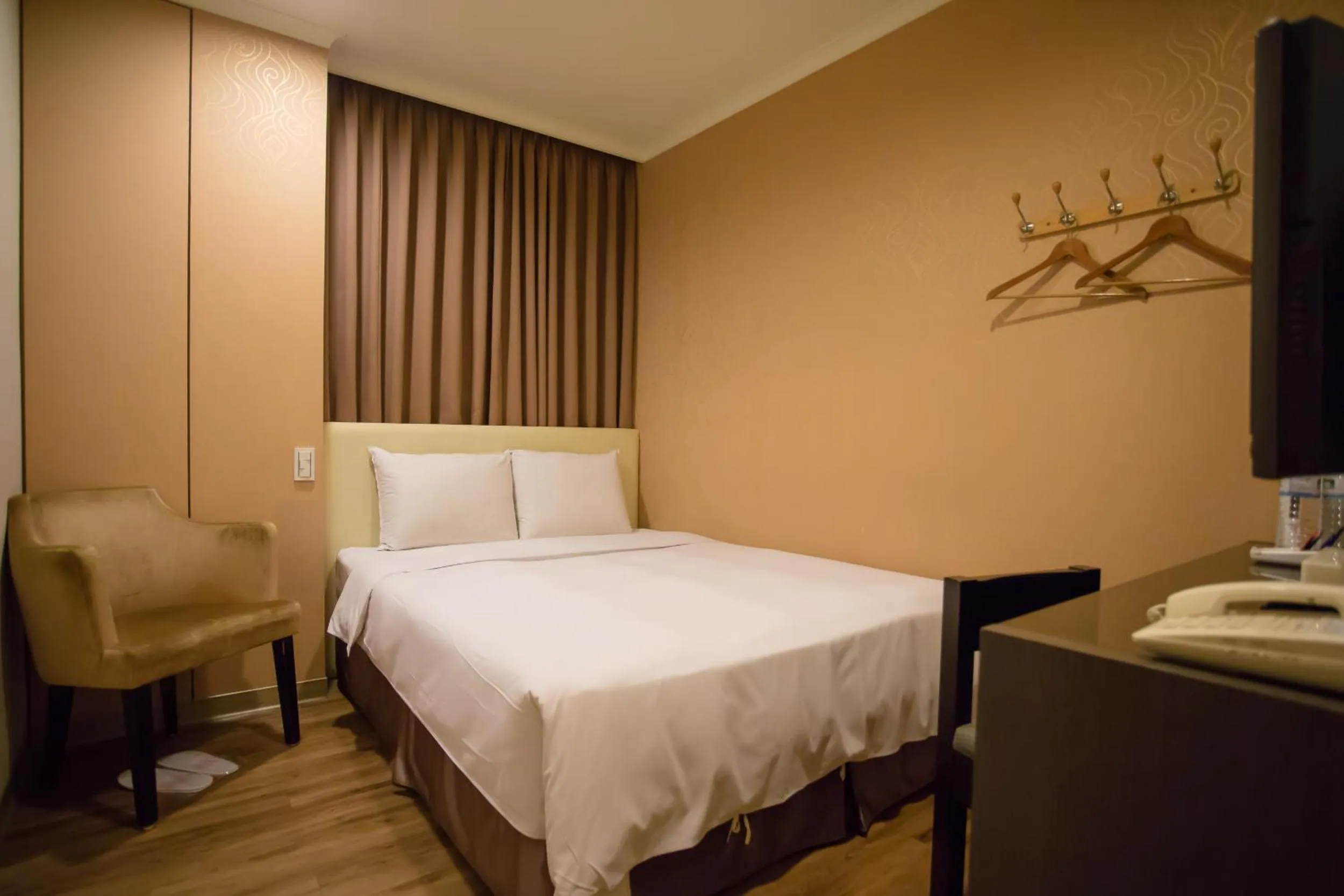 Photo of the whole room, Bed in Garden Hotel