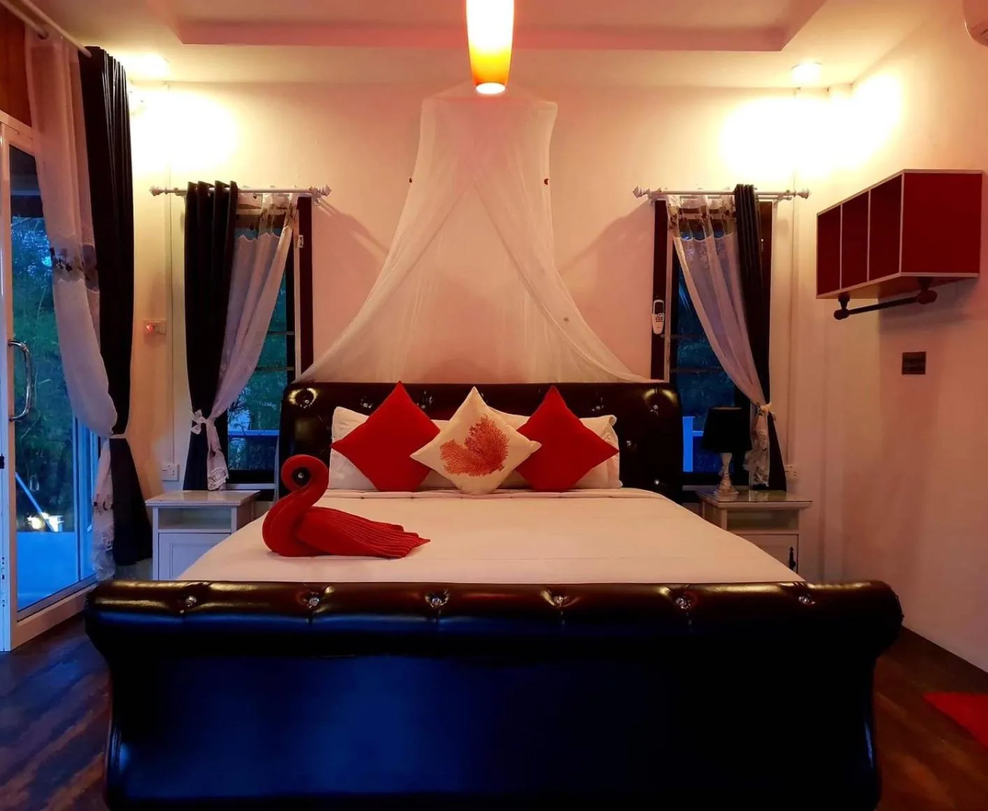 Bed in Phangan Cove Beach Resort