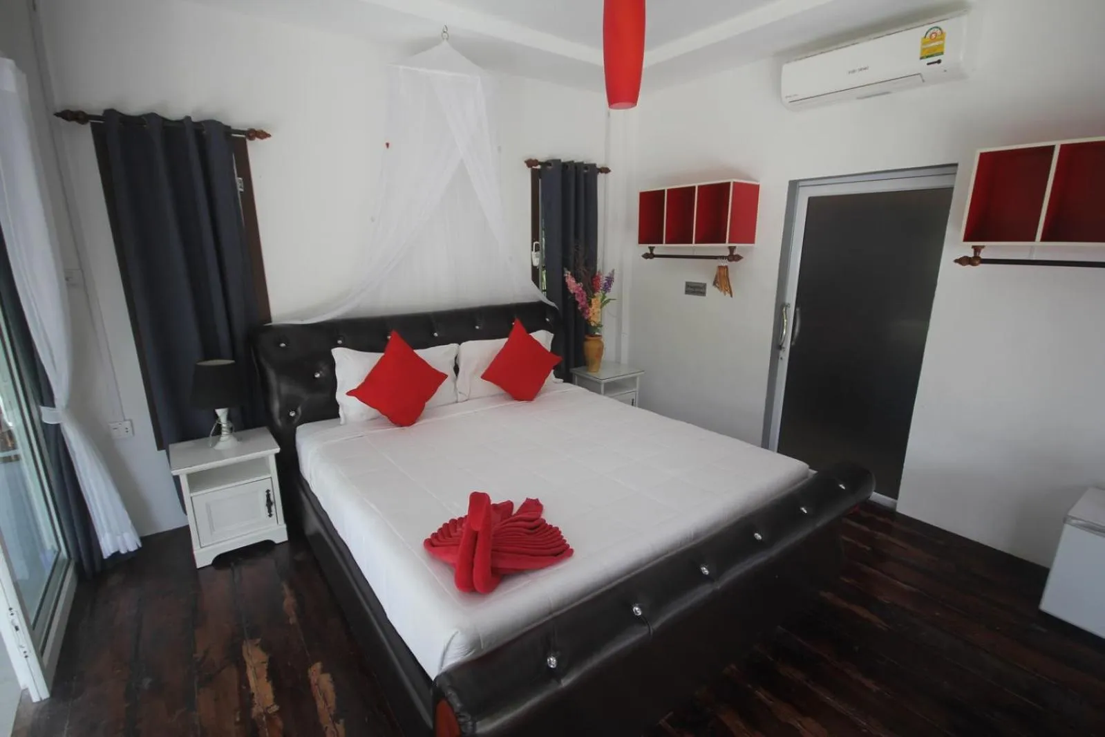 Bed in Phangan Cove Beach Resort