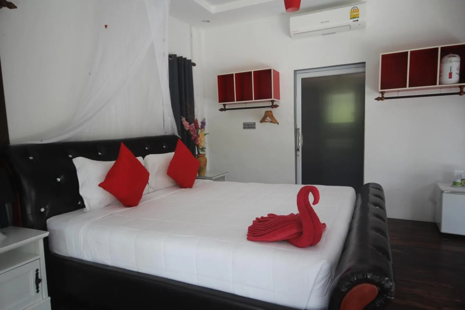 Bed in Phangan Cove Beach Resort