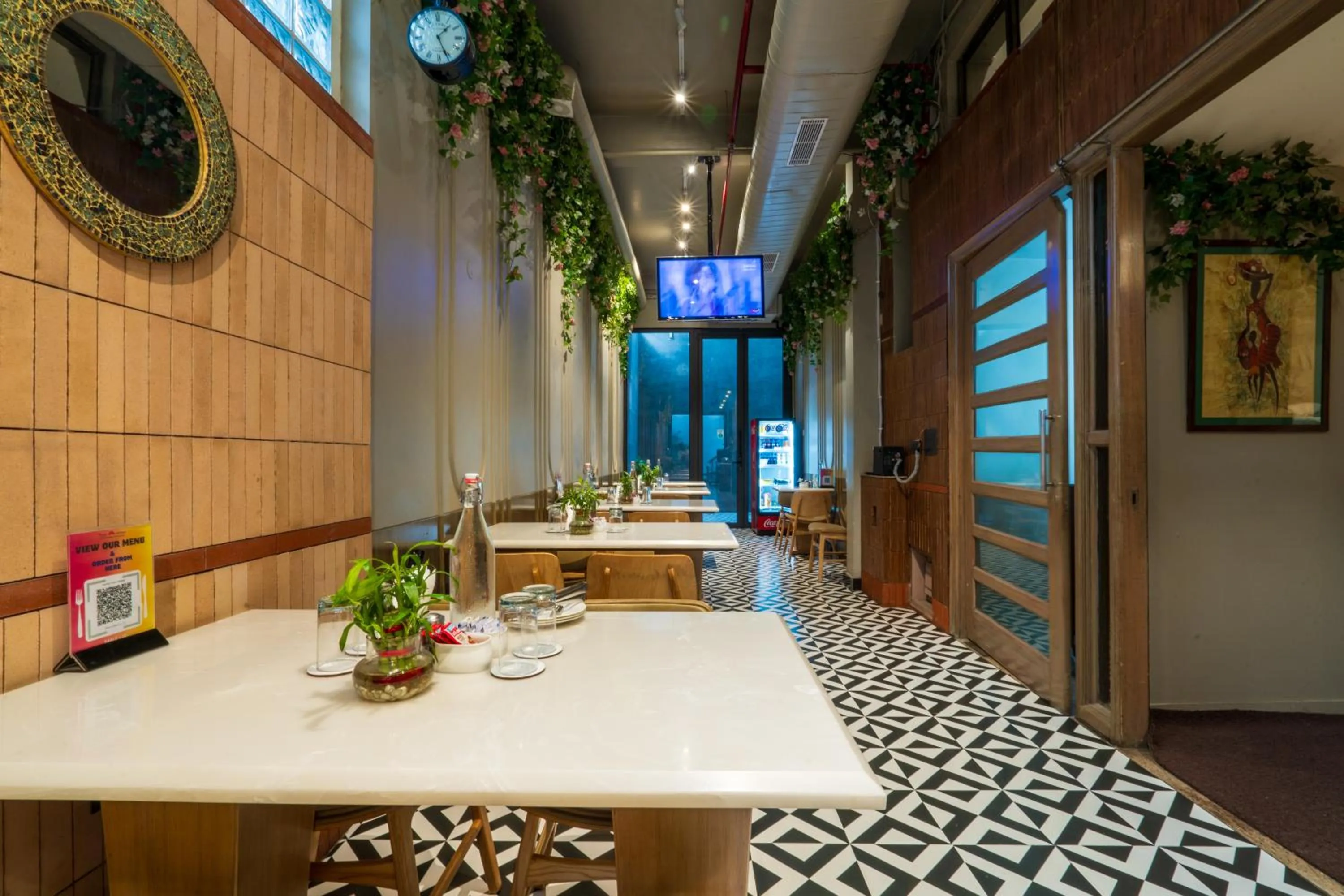 Restaurant/places to eat in Cosy Grand, Chanakyapuri by The Cosy Hotels