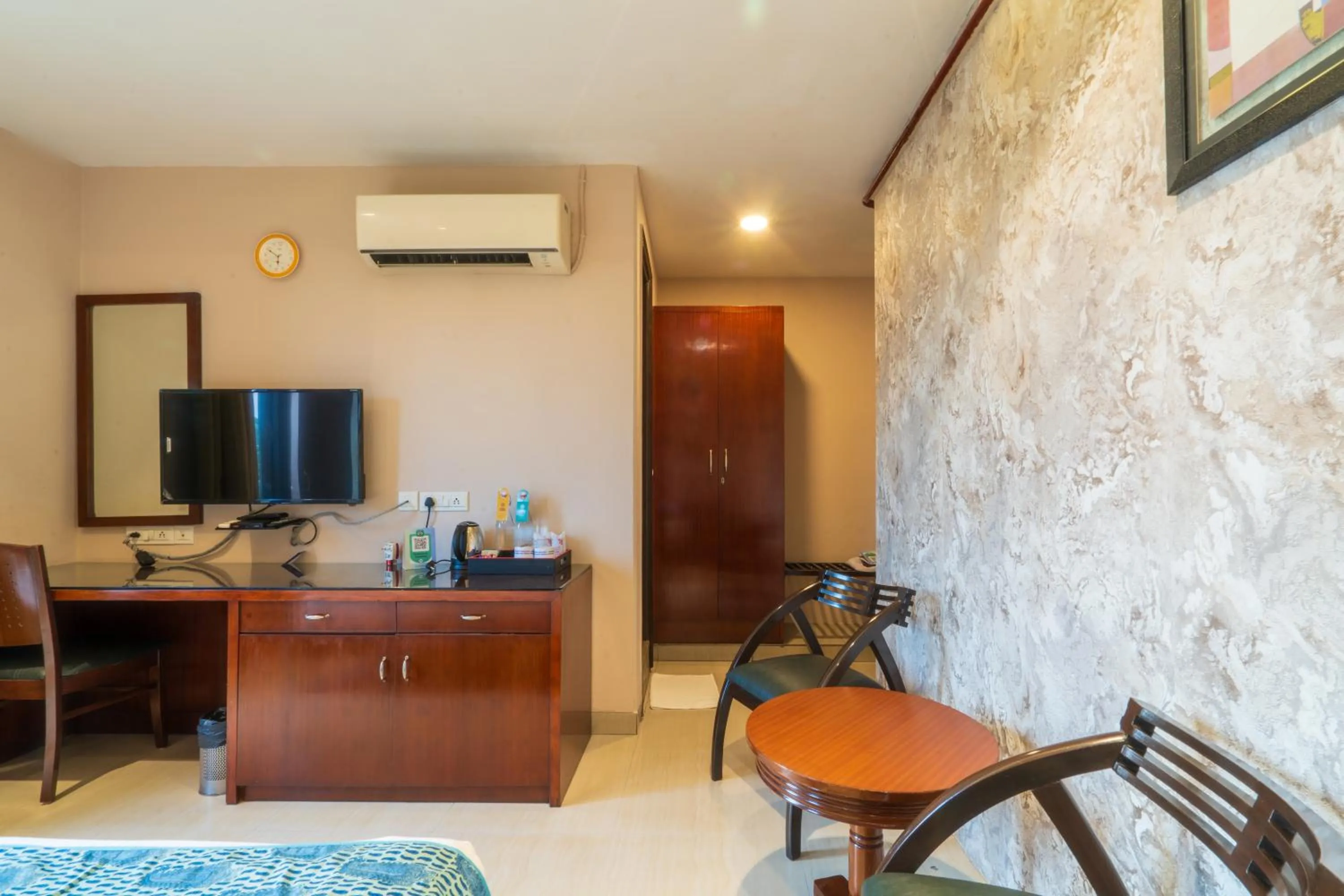 TV and multimedia in Cosy Grand, Chanakyapuri by The Cosy Hotels