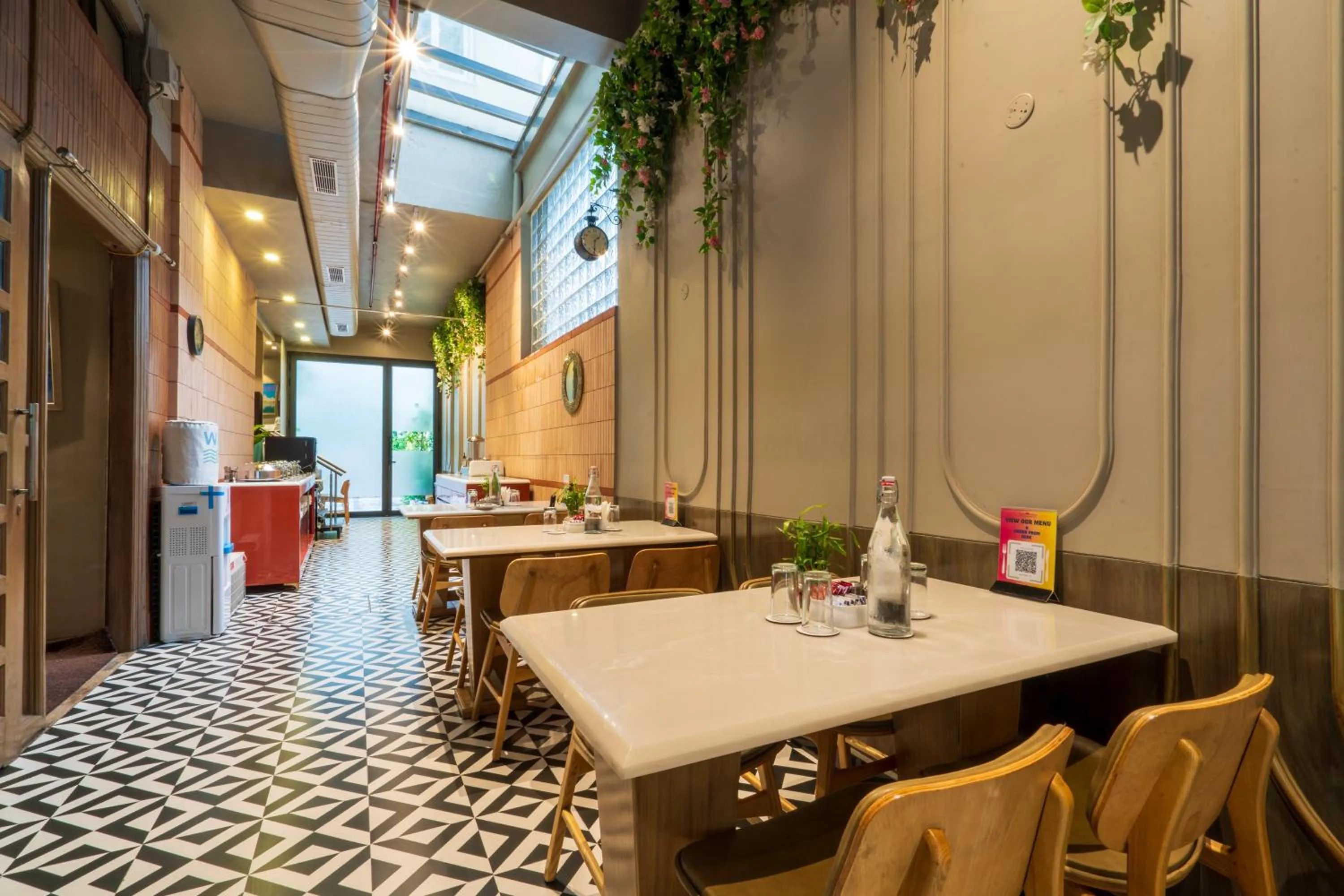 Restaurant/places to eat in Cosy Grand, Chanakyapuri by The Cosy Hotels