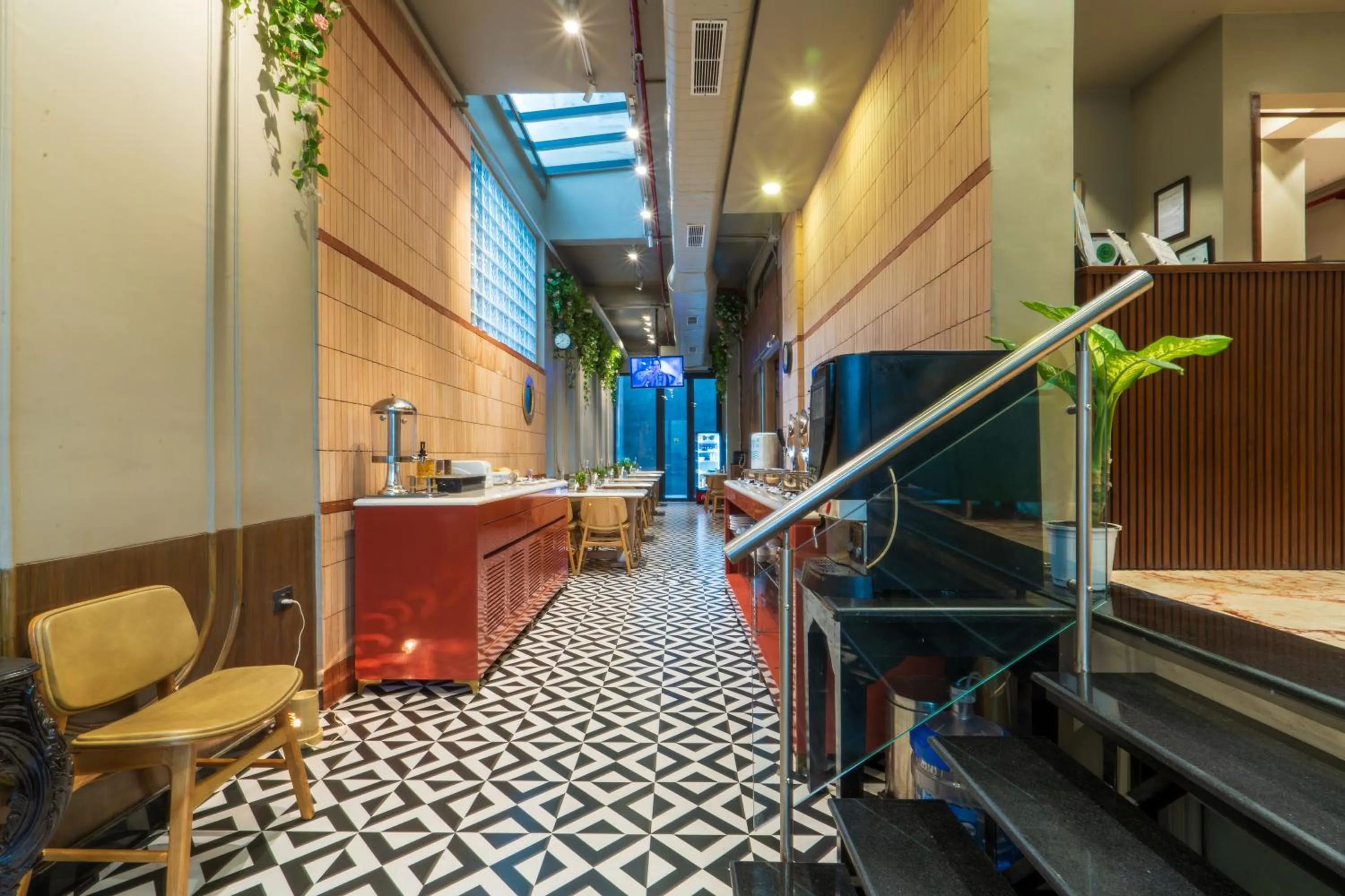 Seating area in Cosy Grand, Chanakyapuri by The Cosy Hotels