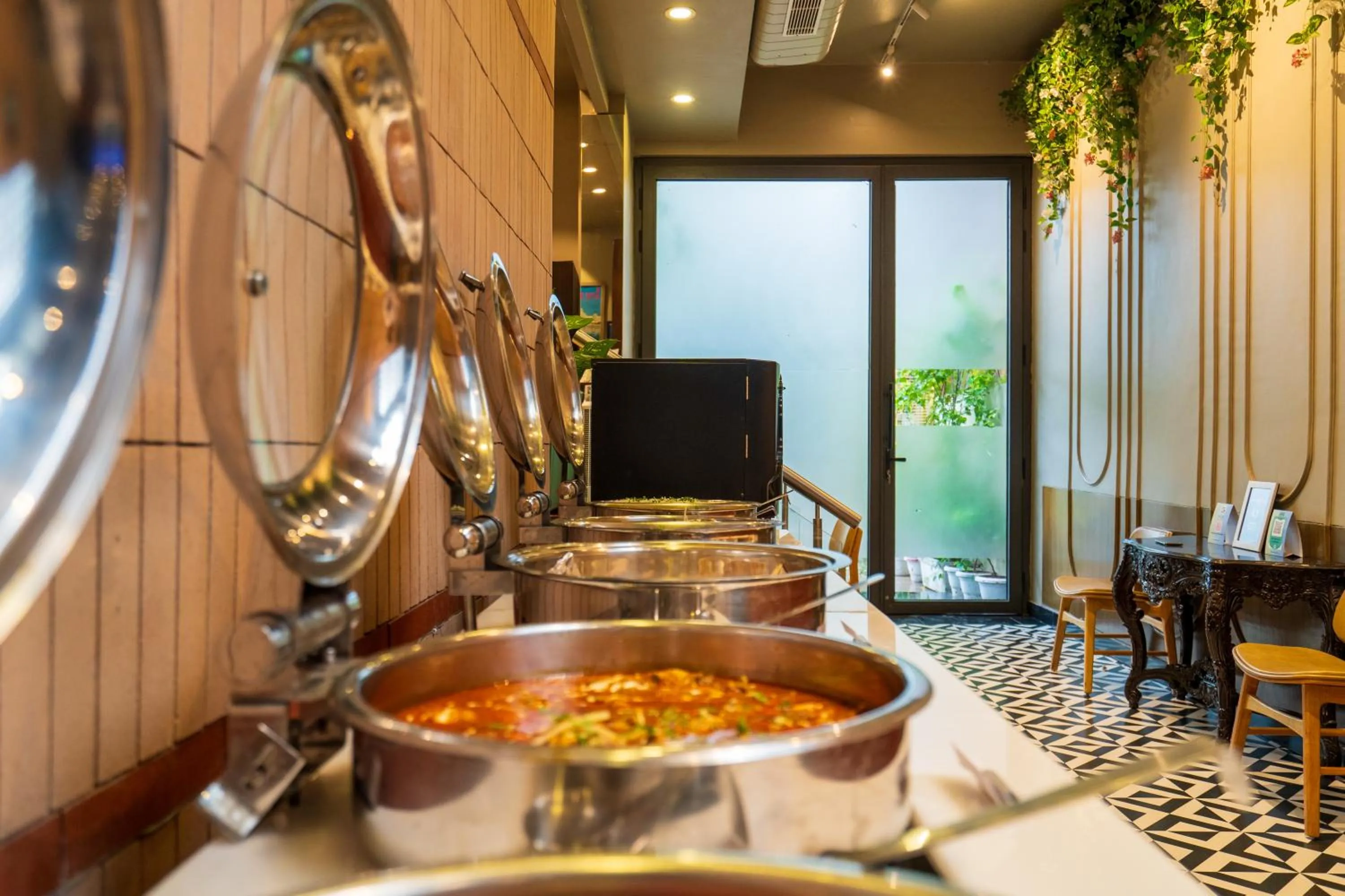 Restaurant/places to eat in Cosy Grand, Chanakyapuri by The Cosy Hotels