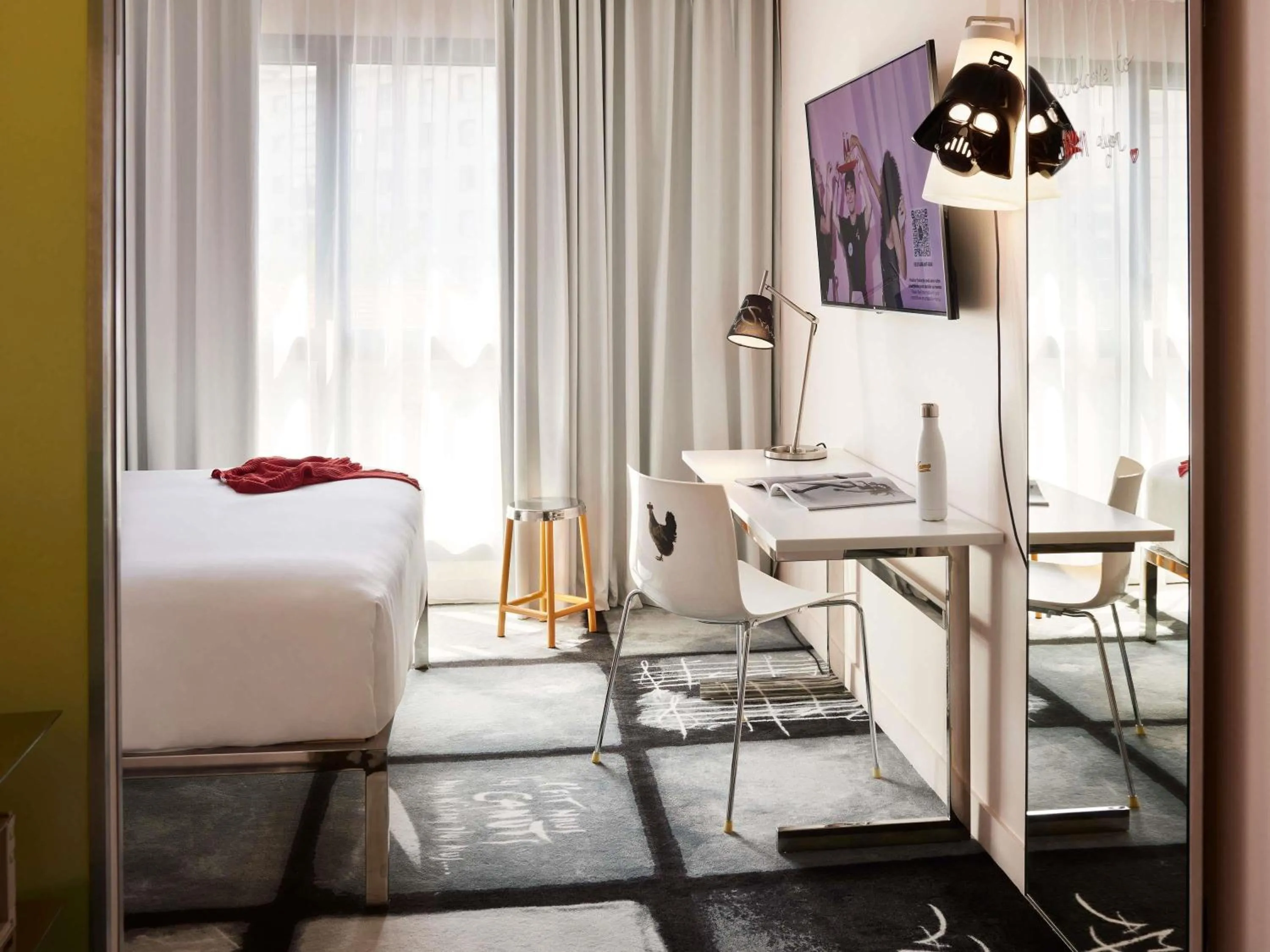 Bedroom in Mama Shelter Lyon