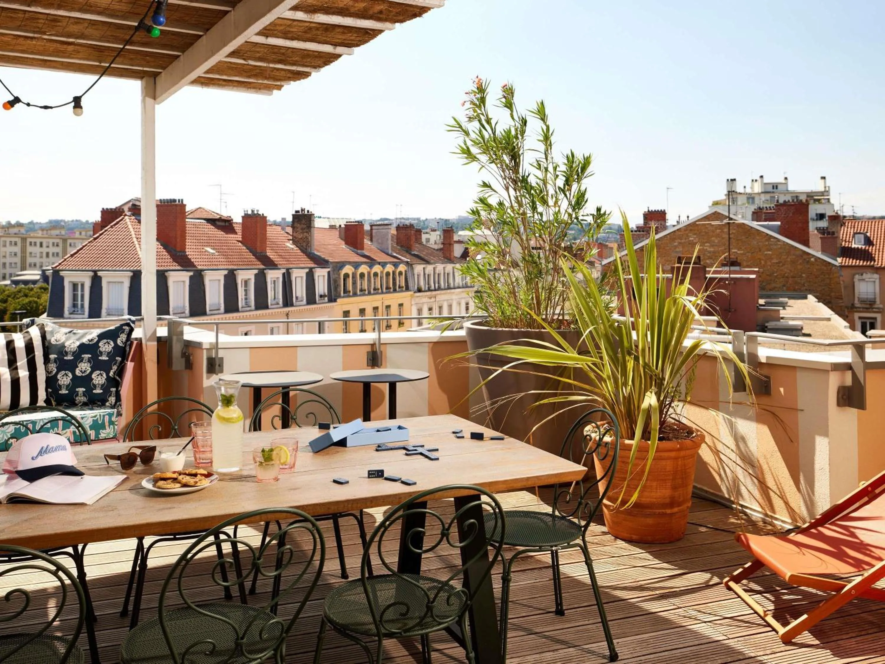 Bedroom in Mama Shelter Lyon