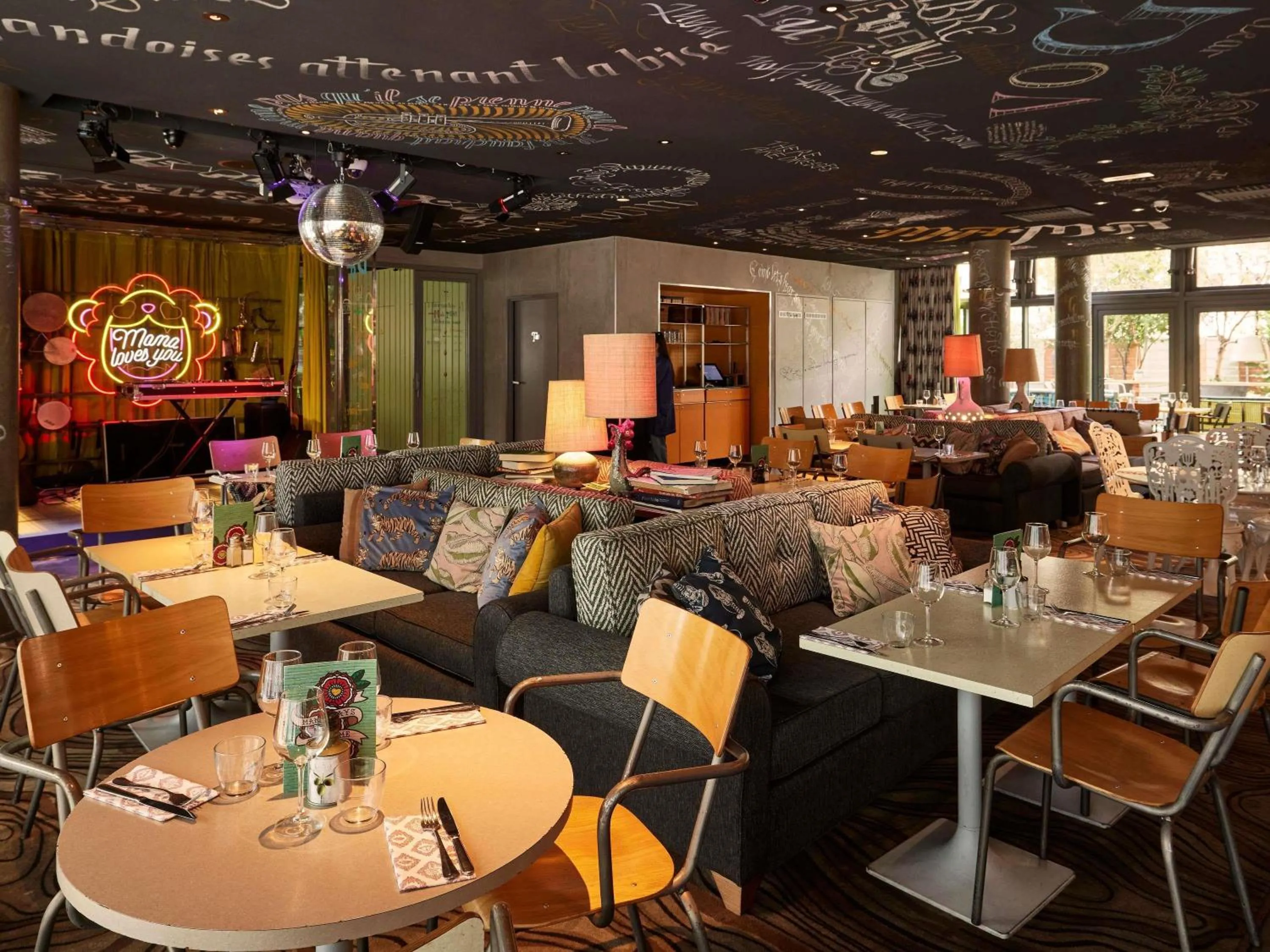 Restaurant/places to eat in Mama Shelter Lyon