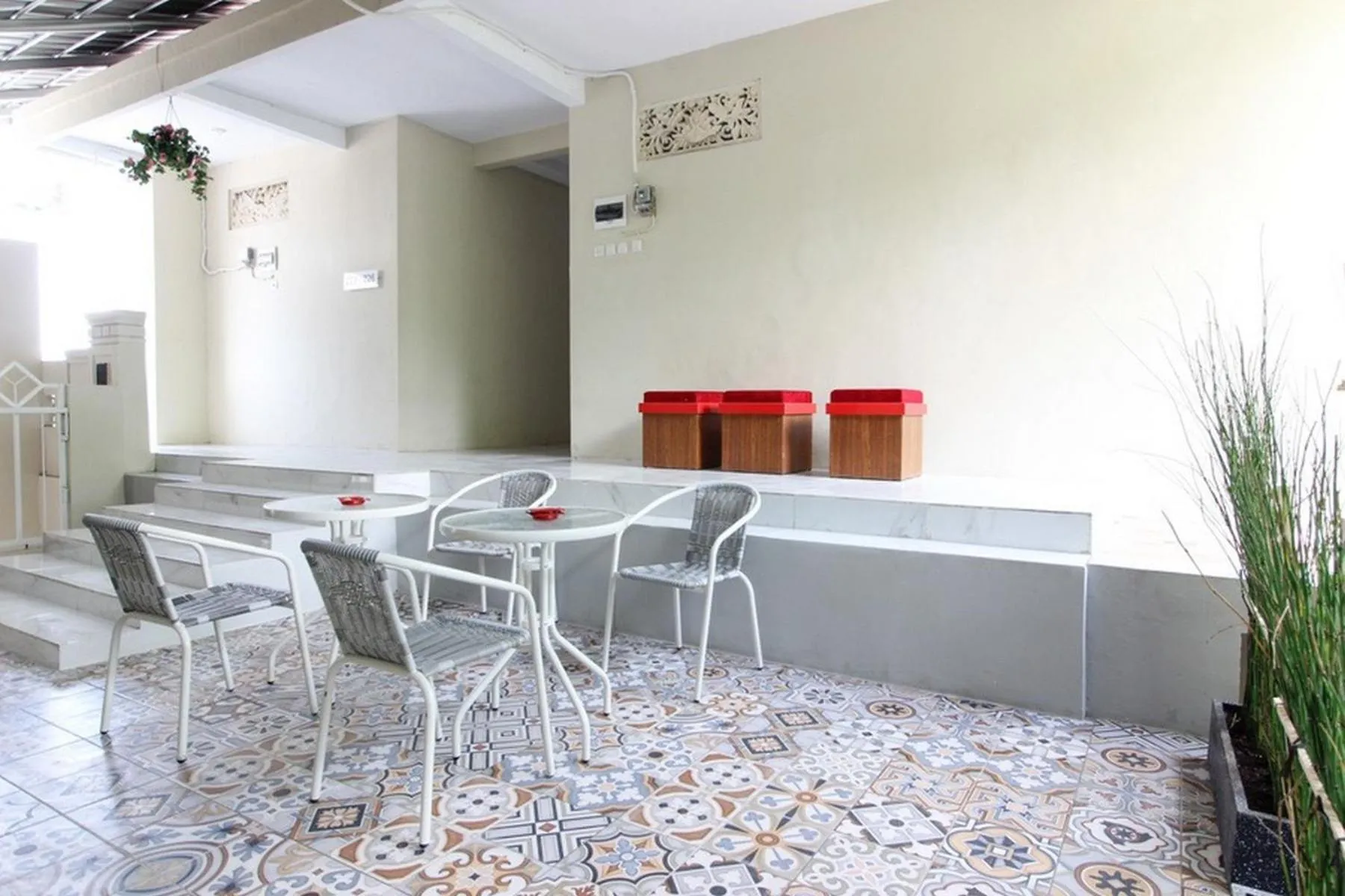 Dining area in RedDoorz near Jogja Kembali Monument 3