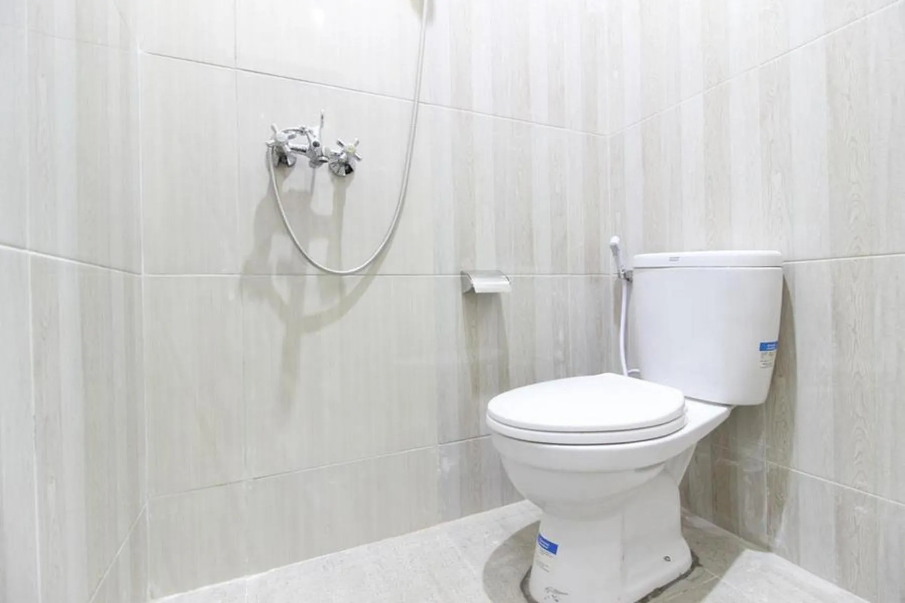 Bathroom in RedDoorz near Jogja Kembali Monument 3