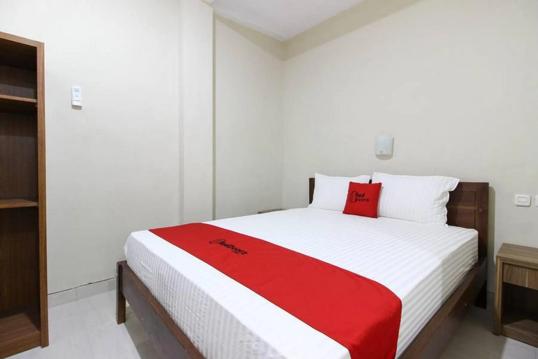 Bed in RedDoorz near Jogja Kembali Monument 3