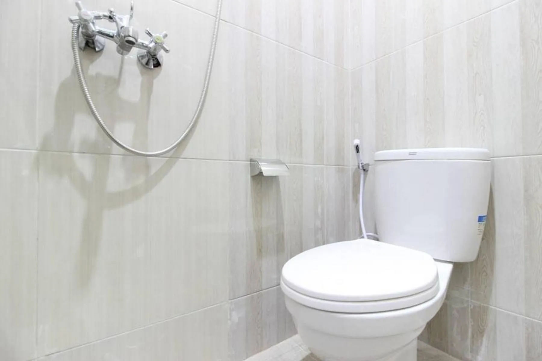 Bathroom in RedDoorz near Jogja Kembali Monument 3