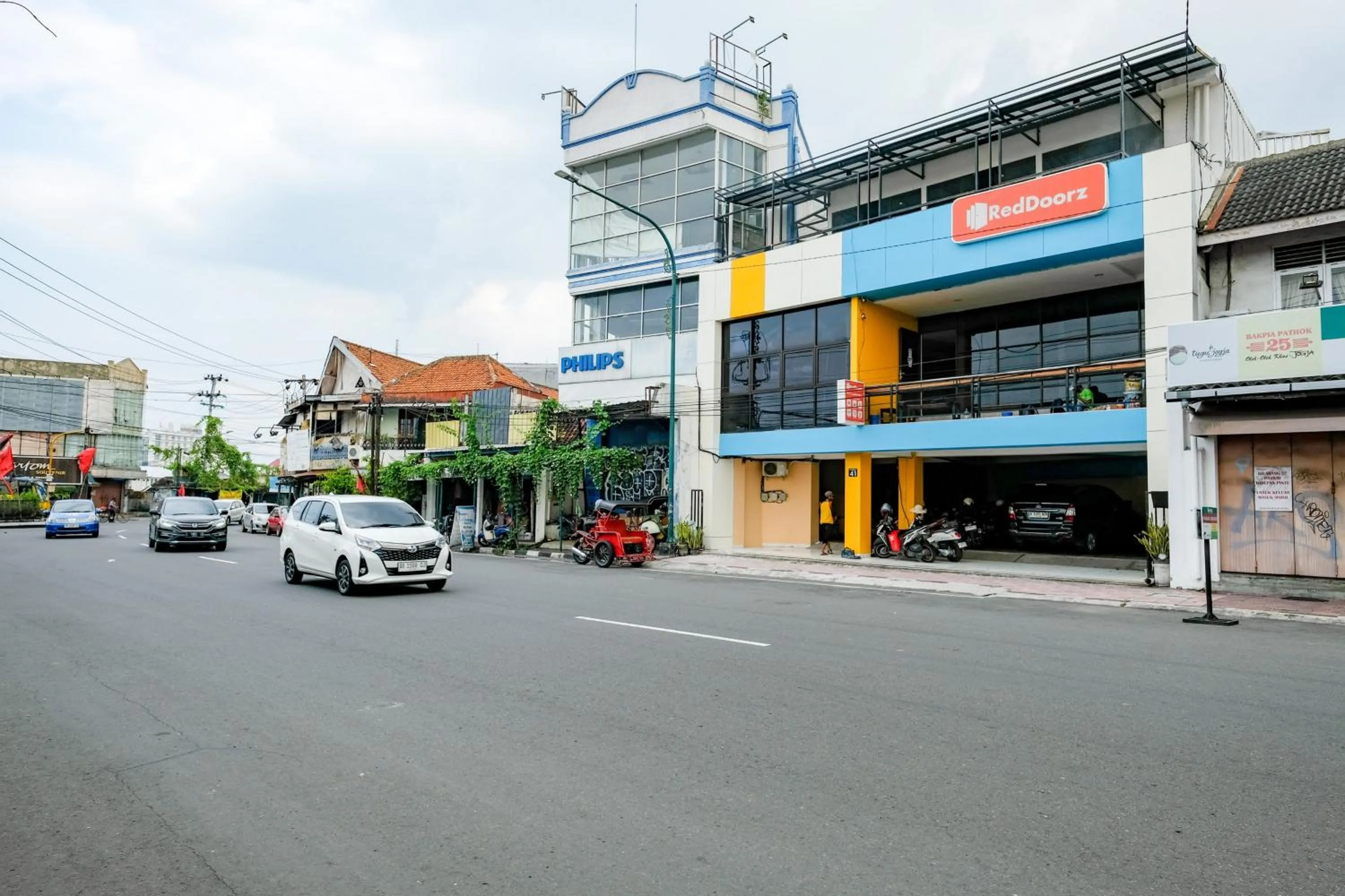 Facade/entrance in Sans Hotel Mataram Malioboro