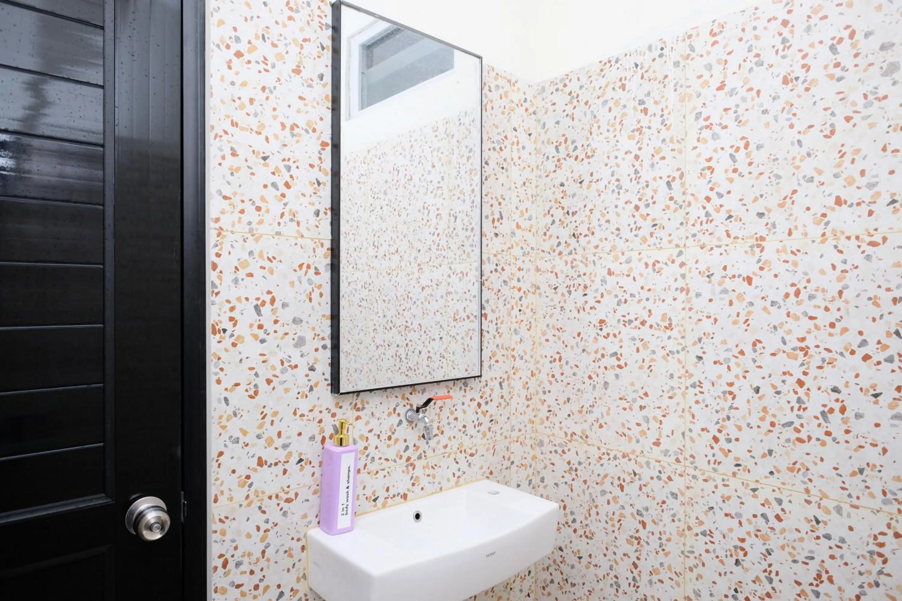 Bathroom in Sans Hotel Mataram Malioboro