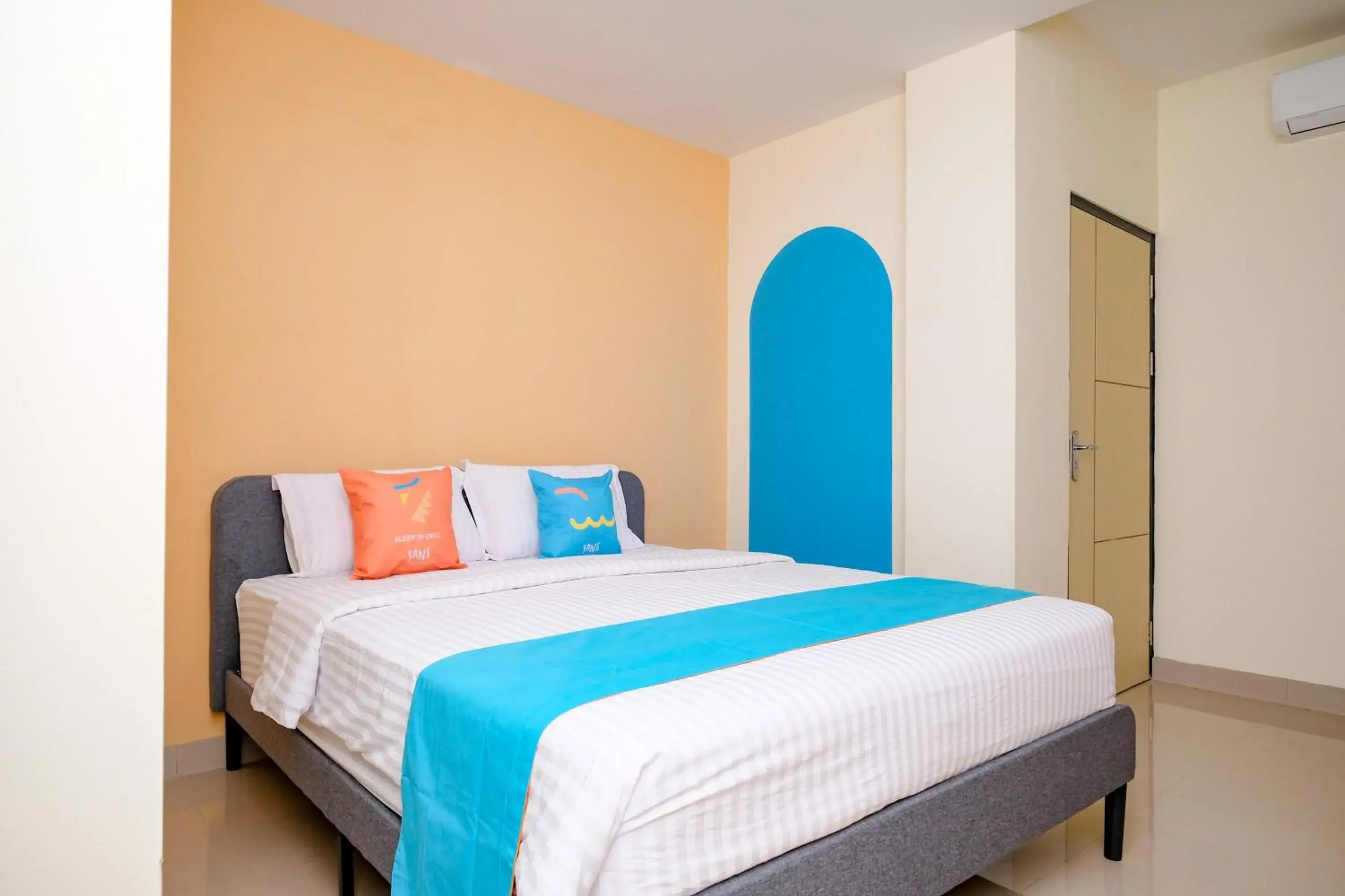 Deluxe Double Room in Sans Hotel Mataram Malioboro Deluxe Double Room in Sans Hotel Mataram Malioboro