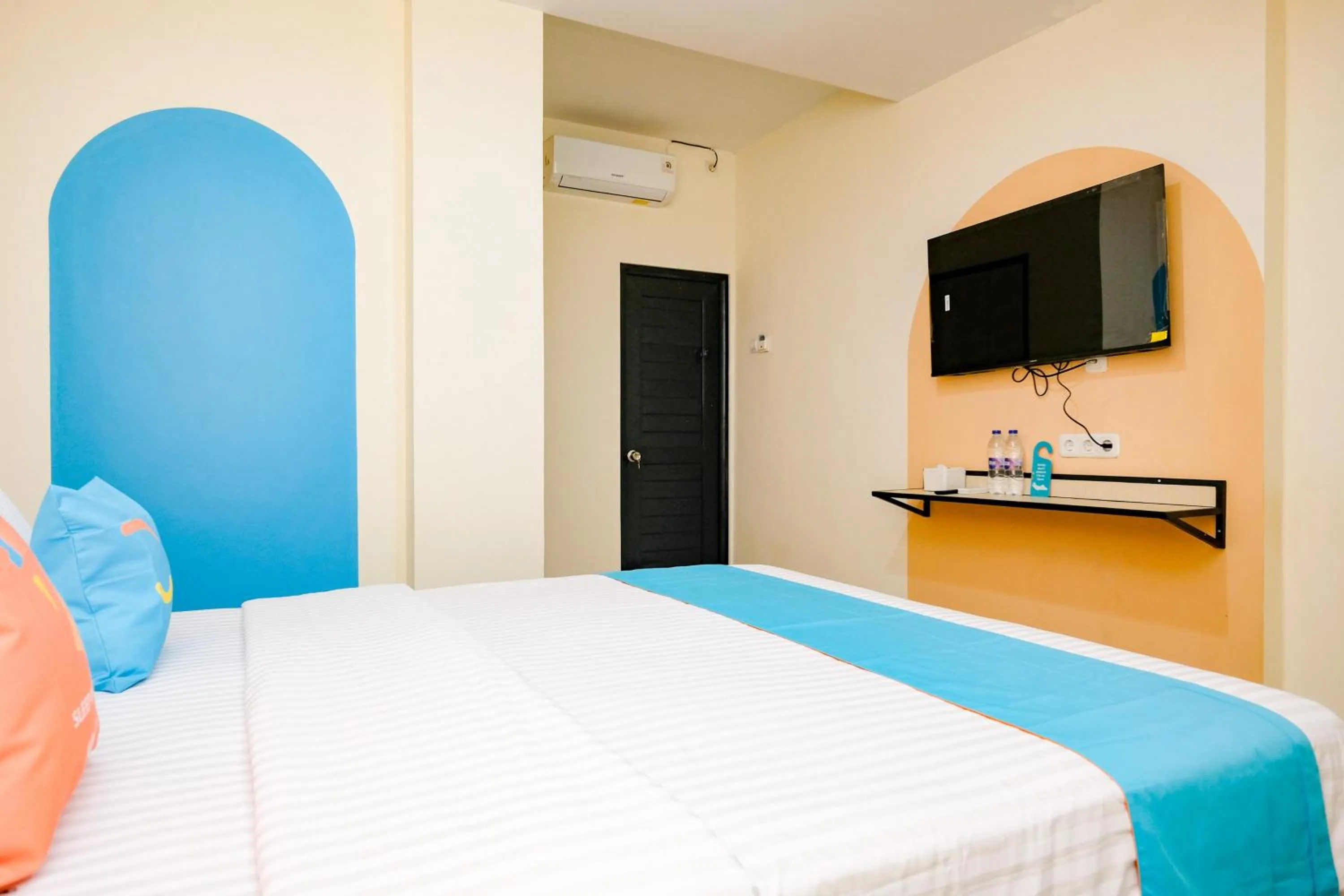 Bedroom, Bed in Sans Hotel Mataram Malioboro