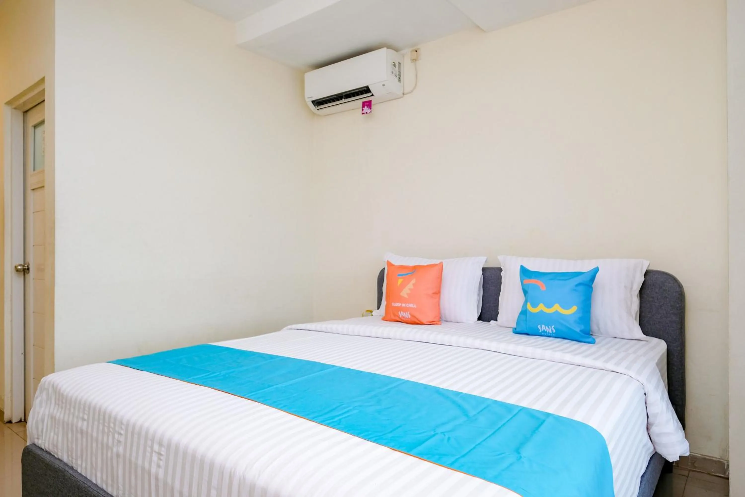 Bedroom, Bed in Sans Hotel Mataram Malioboro